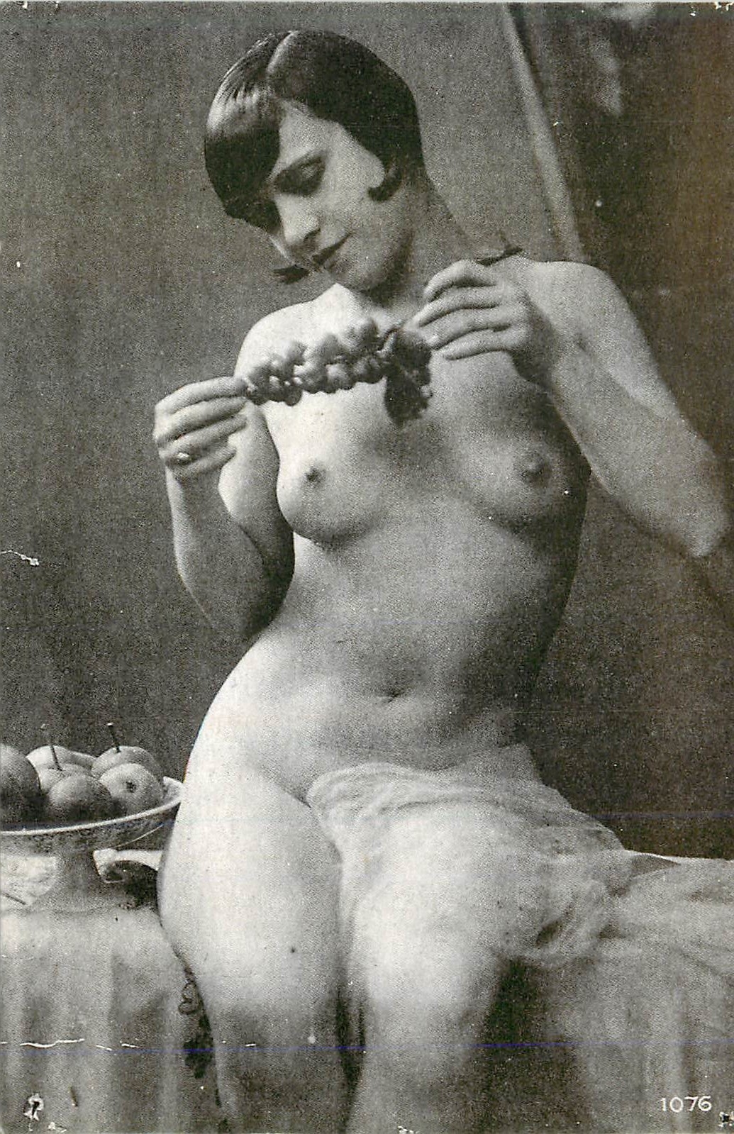 Nude with Grapes — Publisher S.A. Geneva, No. 1076