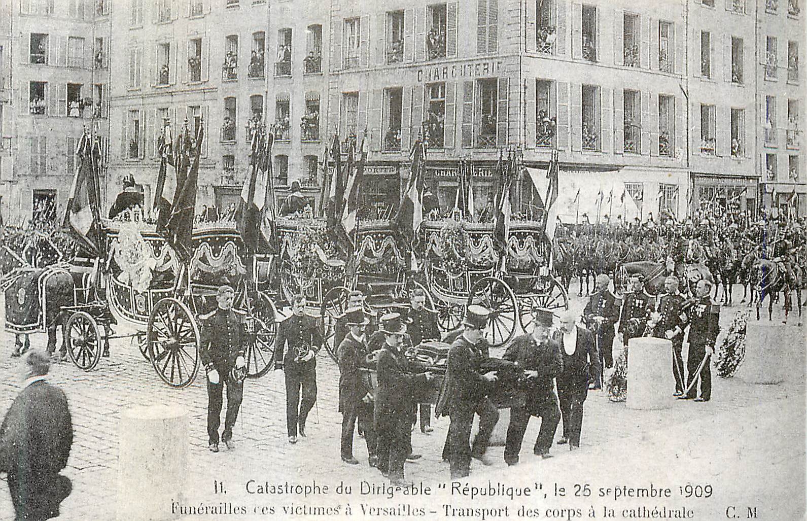 REPRO Catastrophe du Dirigeable Republique le 25 Septembre 1909 Funerailles des Victimes a Versailles Militaria
