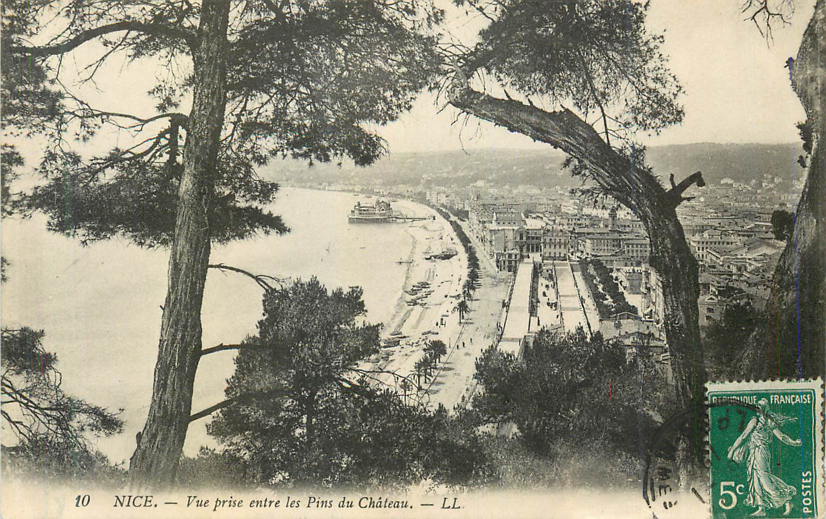 CPA Nice Vue prise entre les Pins du Chateau