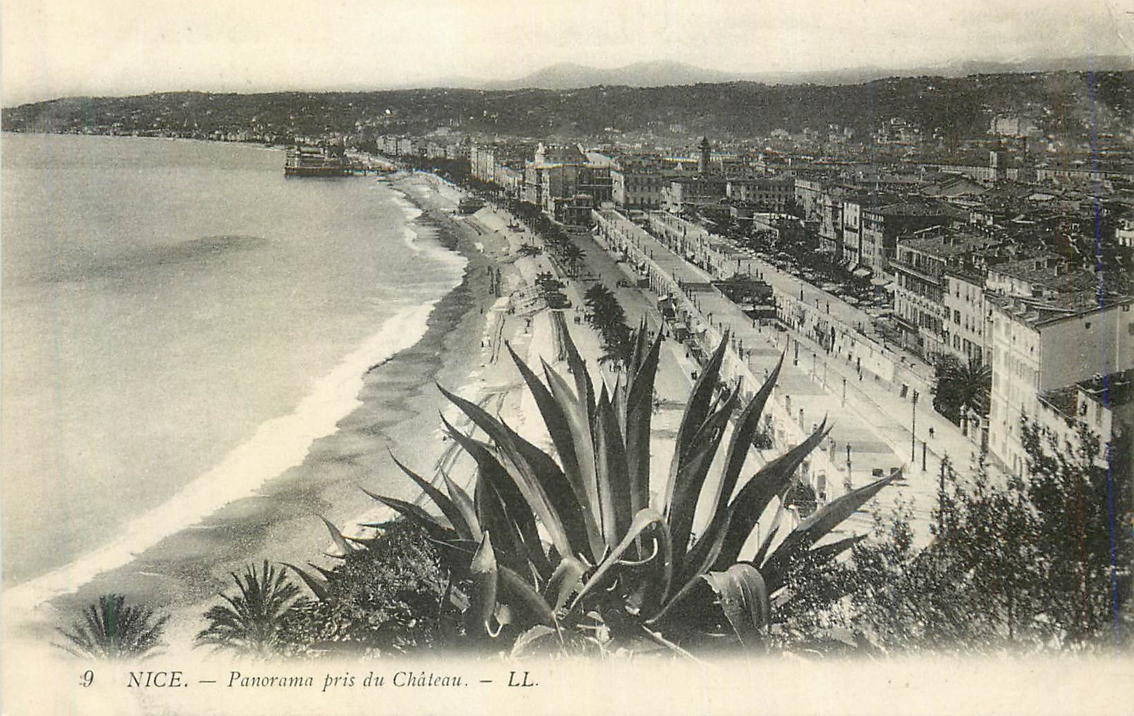 CPA Nice Panorama pris du Chateau