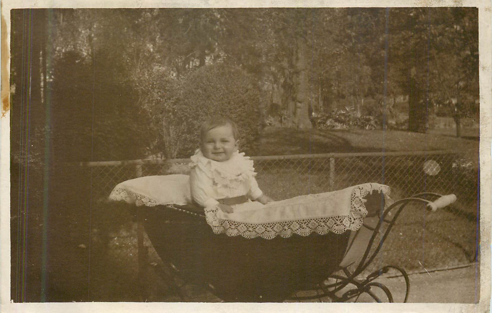 CARTE PHOTO Enfant Landeau
