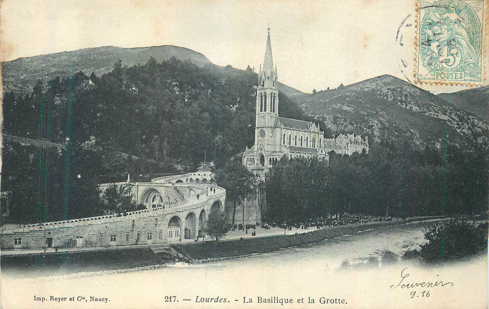 CPA Lourdes La Basilique et la Grotte