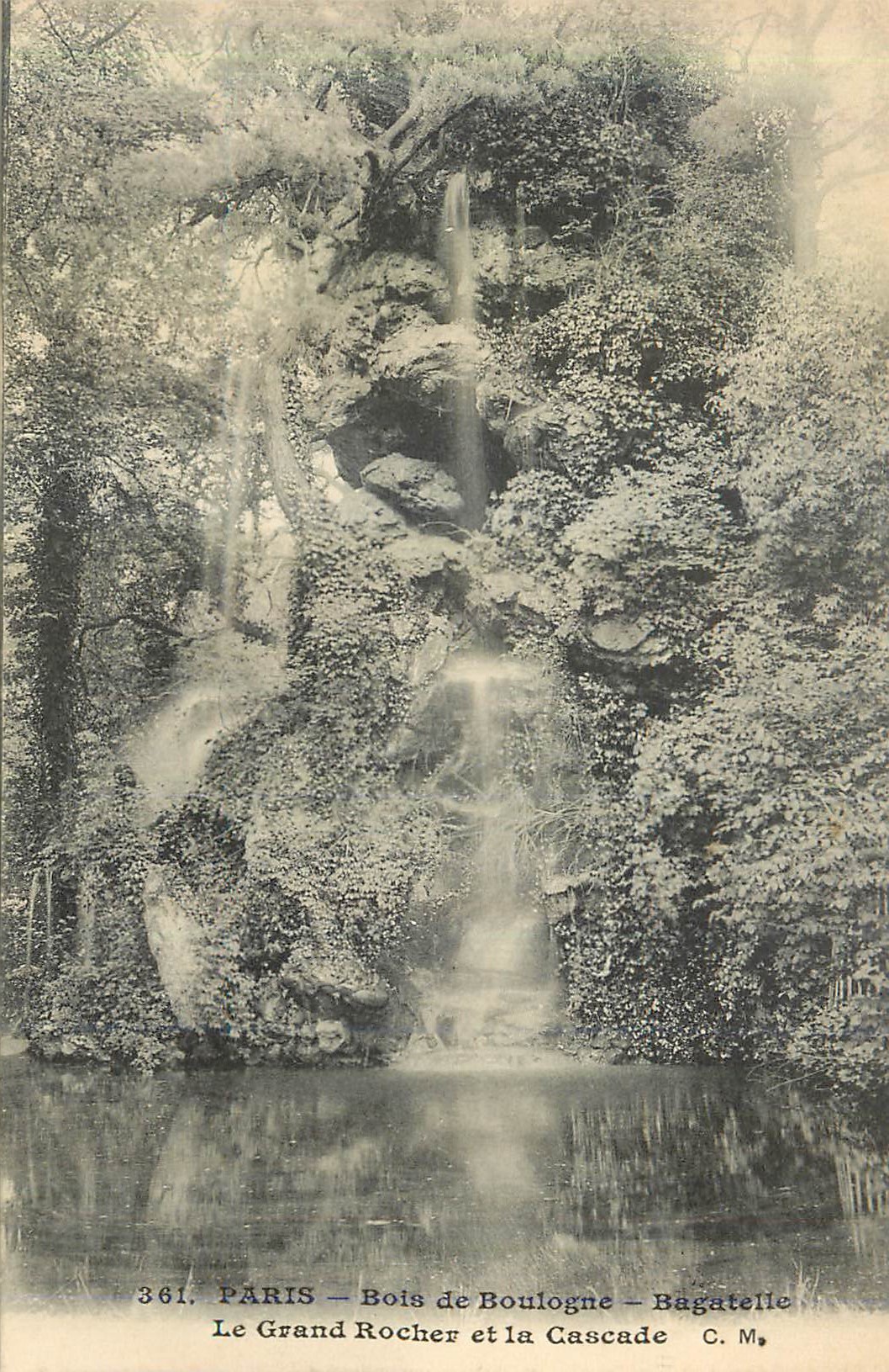 CPA Paris Bois de Boulogne Bagatelle Le Grand Rocher et la Cascade