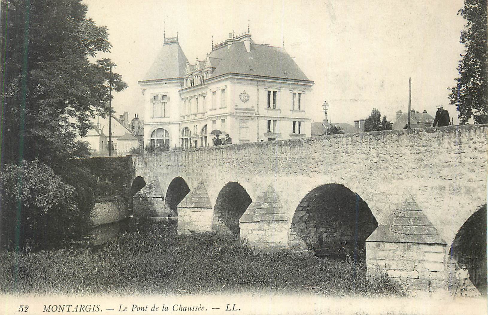 CPA Montargis Le Pont de la Chaussee