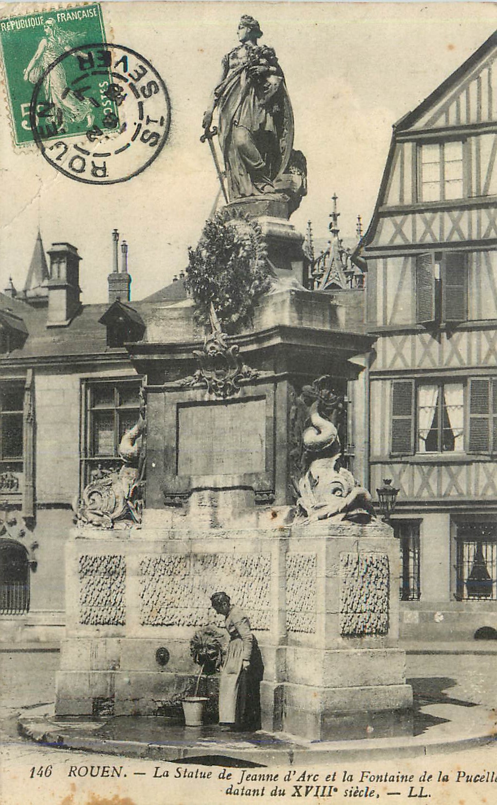 CPA Rouen La Statue de Jeanne D'Arc et la Fontaine de la Pucelle Datant du XVIIIe Siecle