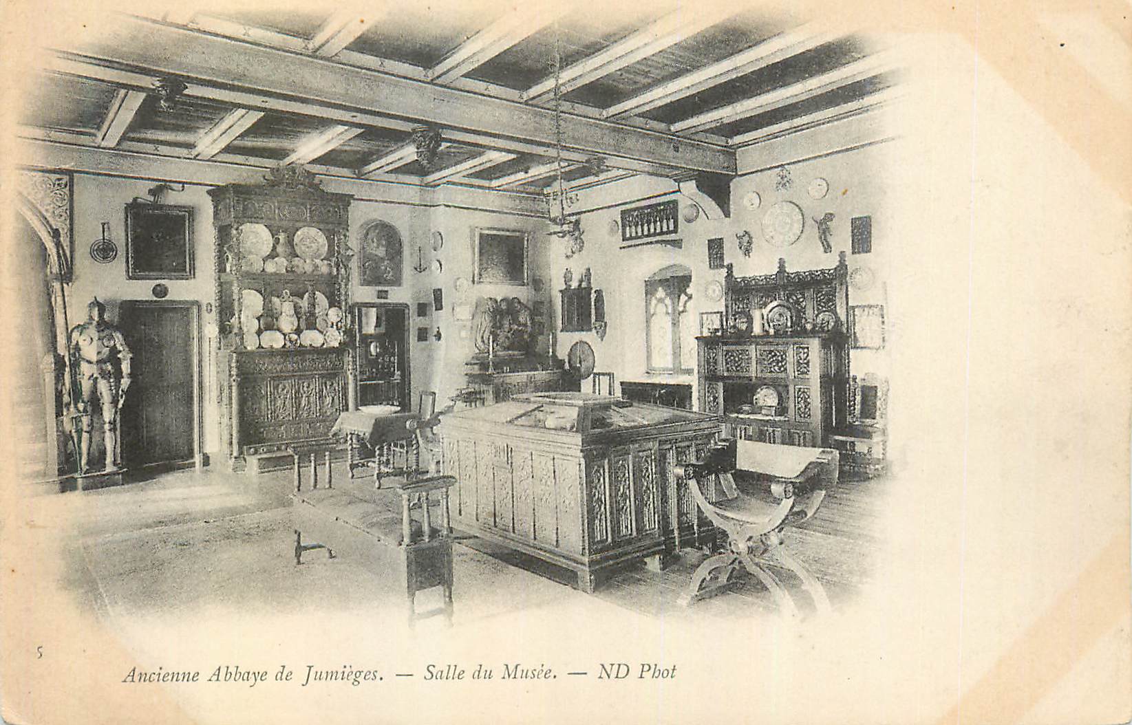 CPA Ancienne Abbaye de Jumieges Salle du Musee