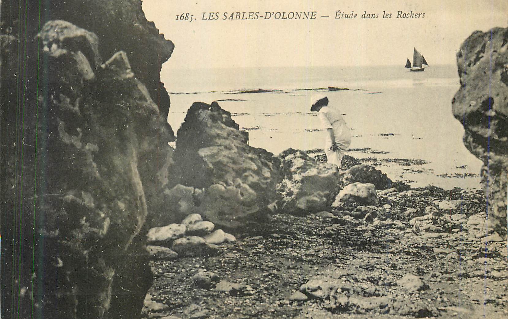 CPA Les Sables d'Olonne Etude dans les Rochers
