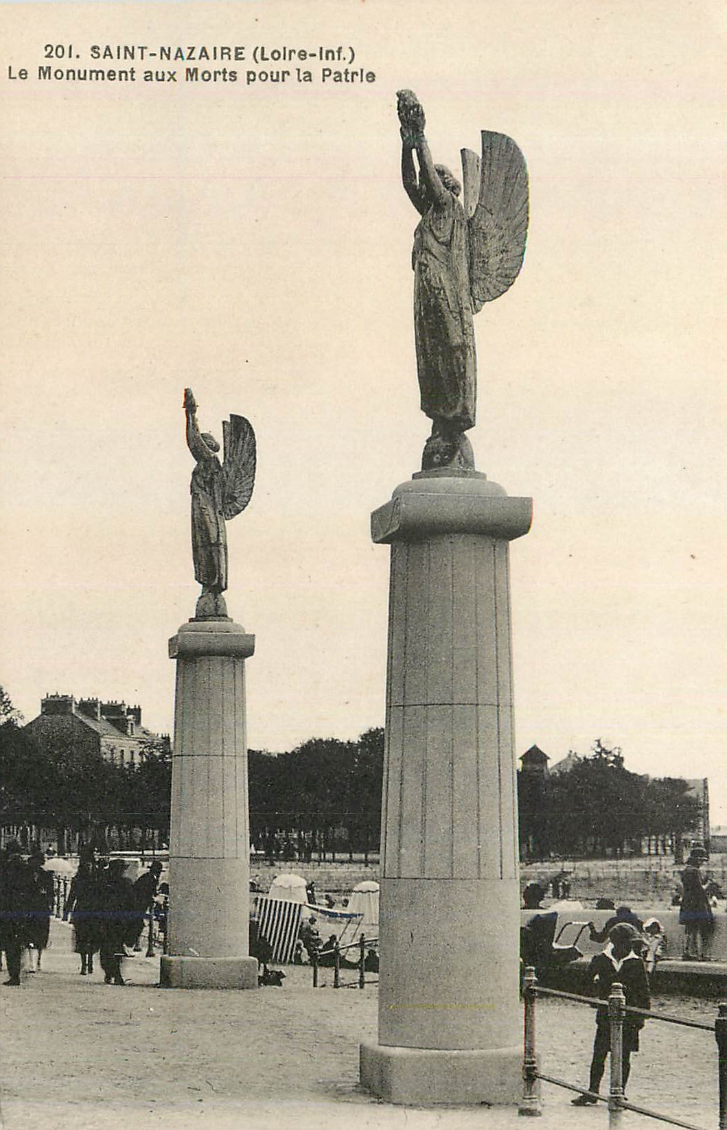 CPA Saint Nazaire (Loire Inf) le Monument aux Morts pour la Patrie Militaria