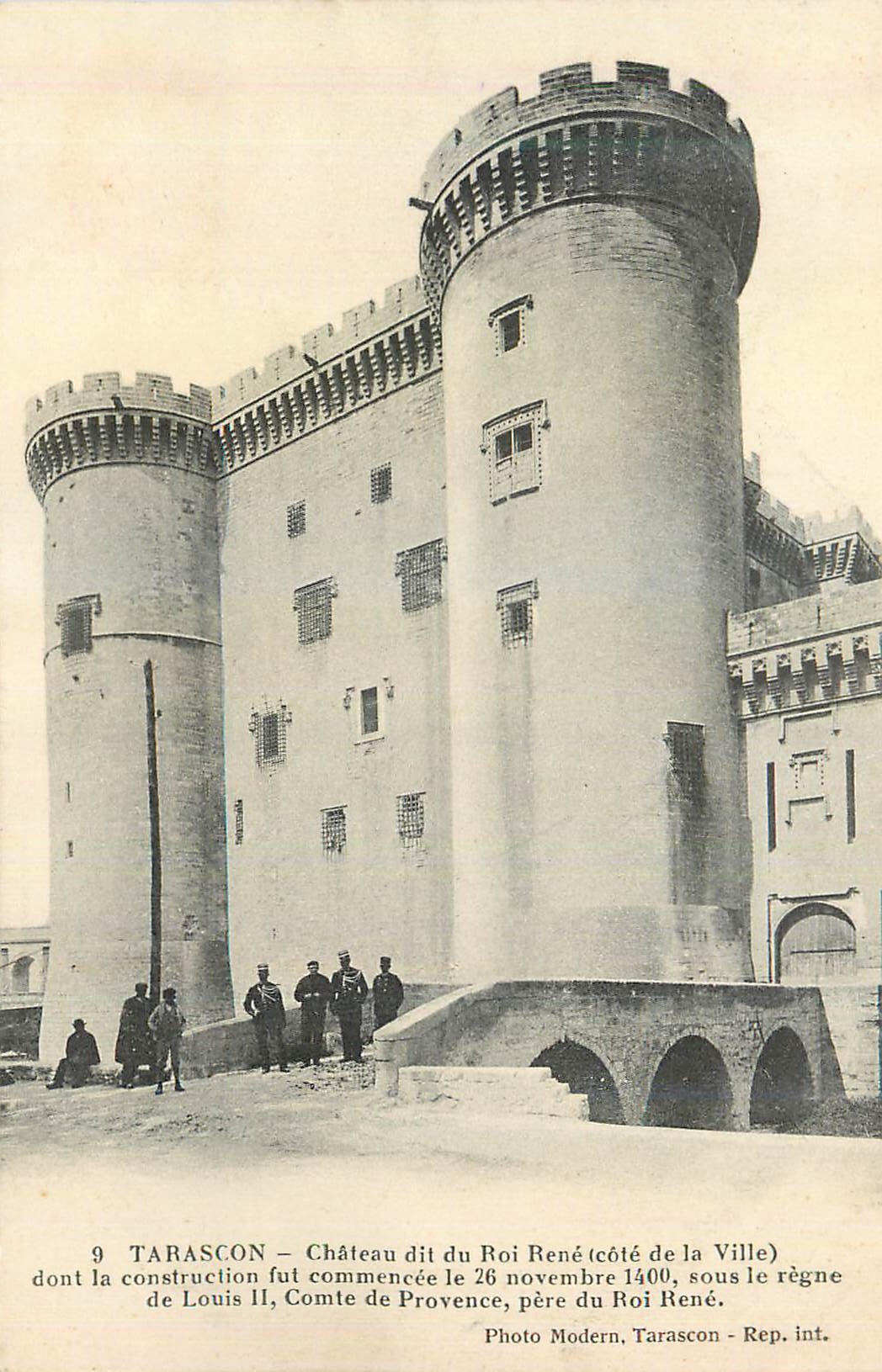 Tarascon — Schloss des Königs René (Seite der Stadt) — Photo Modern, Tarascon - Rep. int.