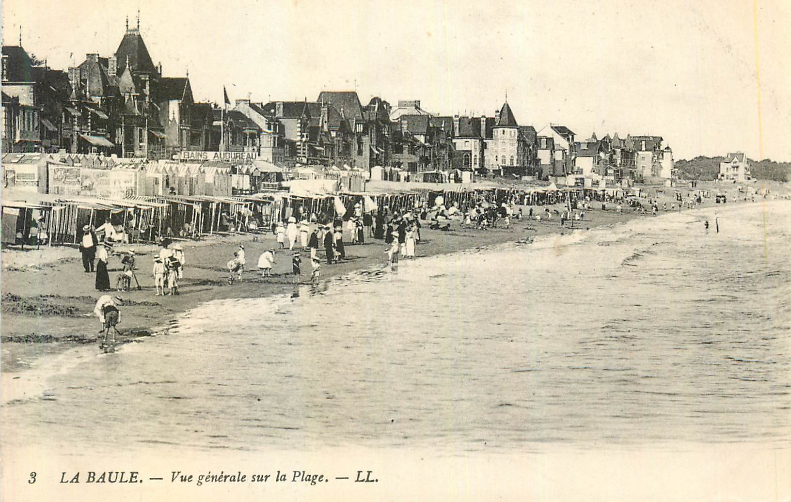 CPA la Baule Vue Generale sur la Plage