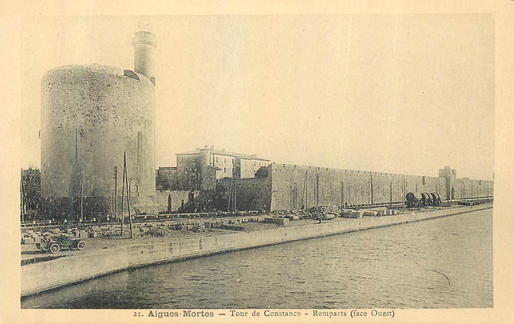 CPA Aigues Mortes Tour de Constance Remparts (Face Ouest) 