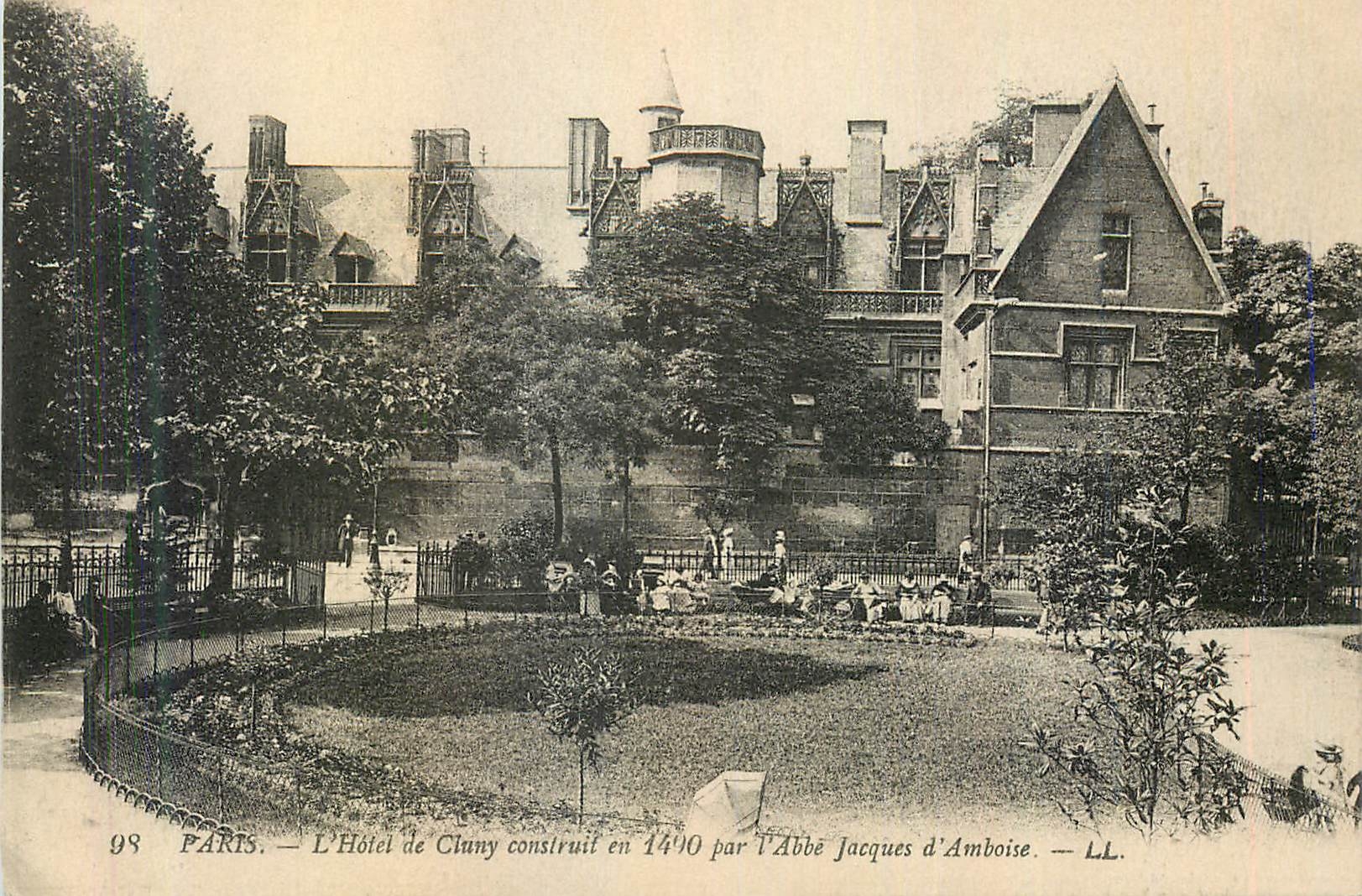 París — El Hotel de Cluny construido en 1490 por el Abad Jacques d'Amboise — LL