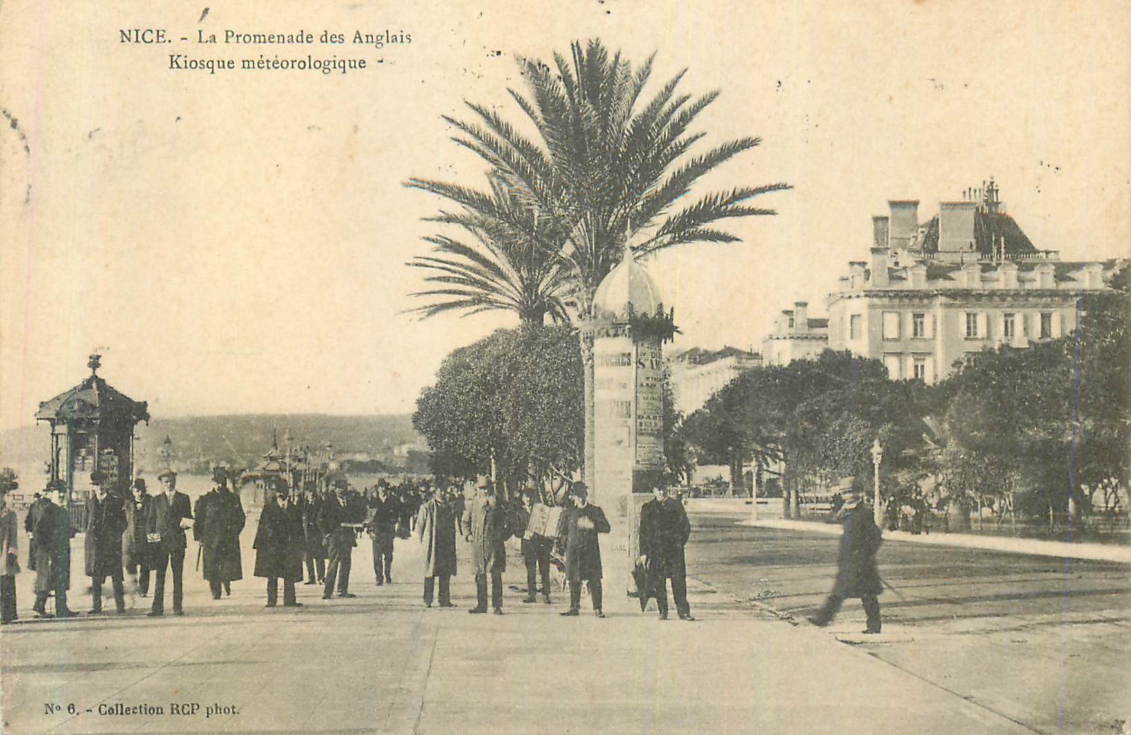 CPA Nice La Promenade des Anglais Kiosque Meteorologique