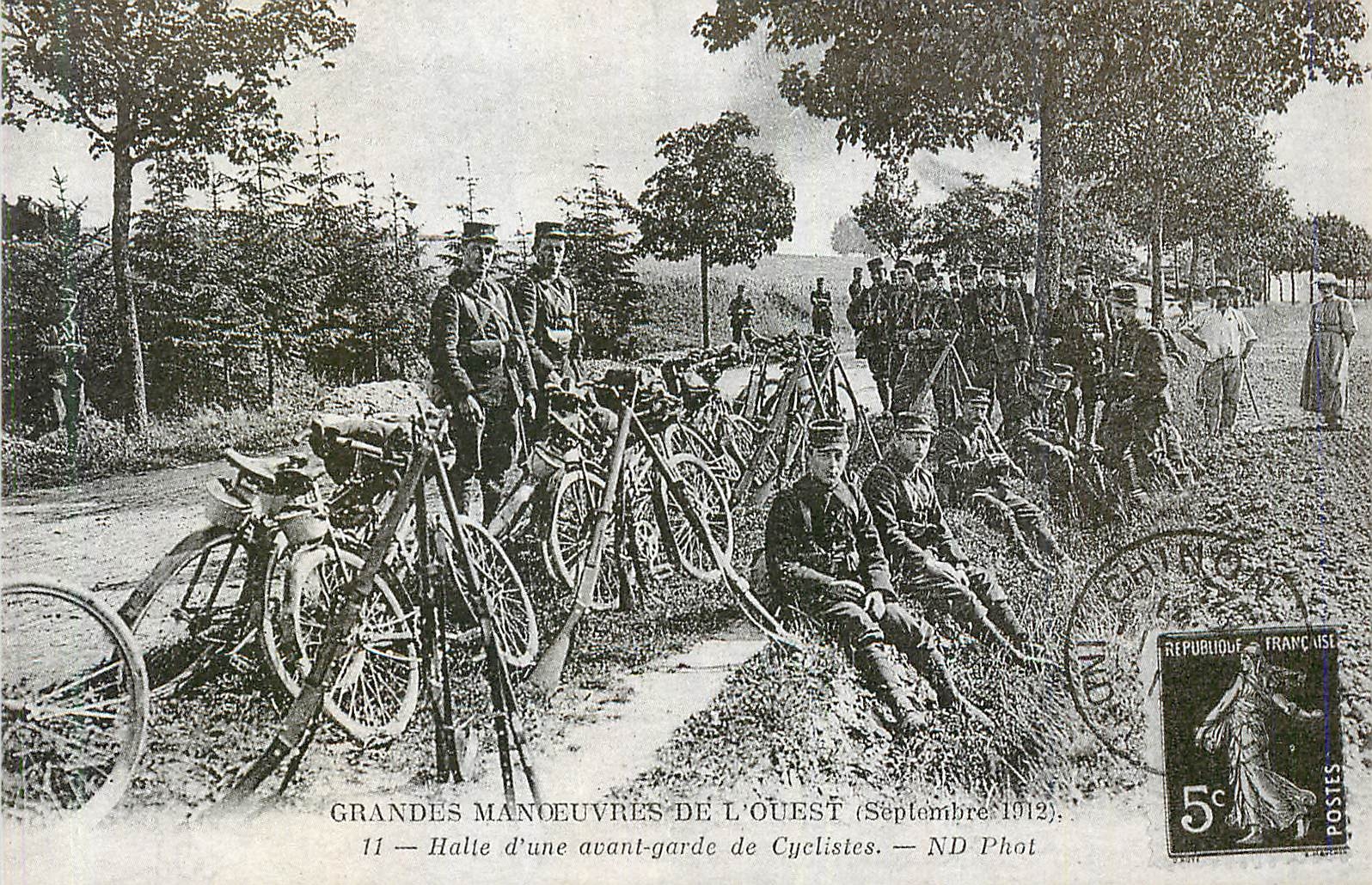 REPRO Grandes Manoeuvres de l'Ouest (Septembre 1912) Halte d'une avant-garde de cyclistes Velo Cycle
