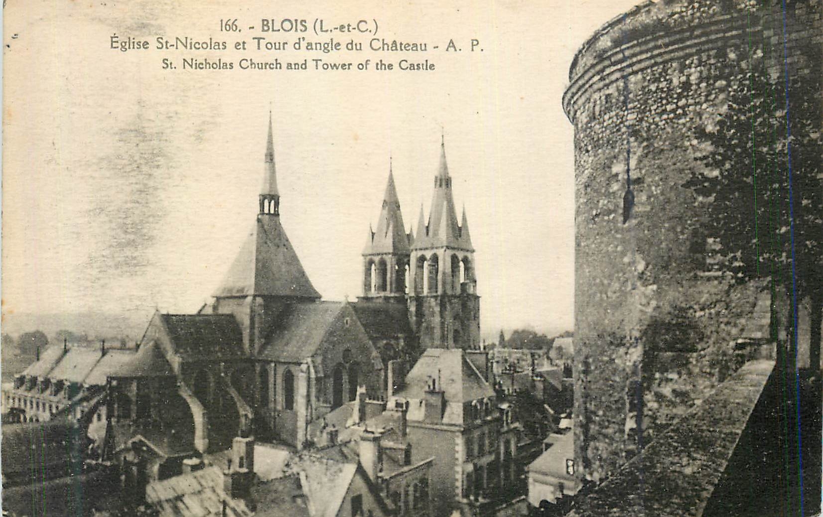 CPA Blois (L et C) Eglise St Nicolas et Tour d'Angle du Chateau