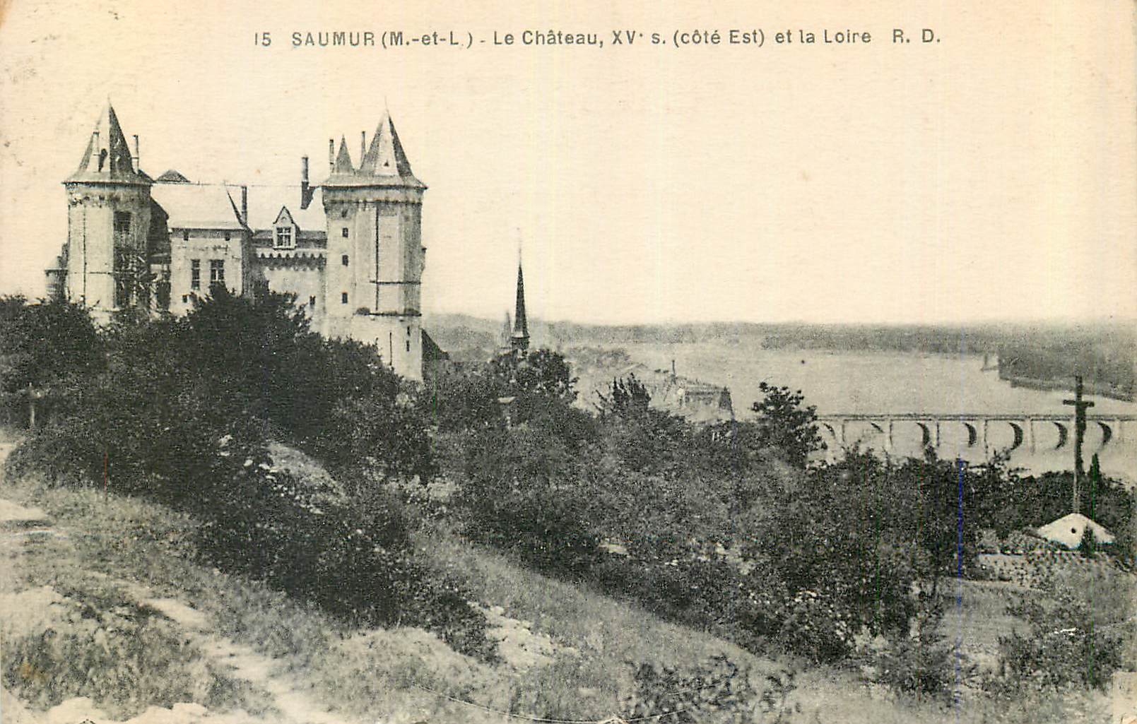 CPA Saumur (M et L) Le Chateau XVe S (Cote Est) et la Loire