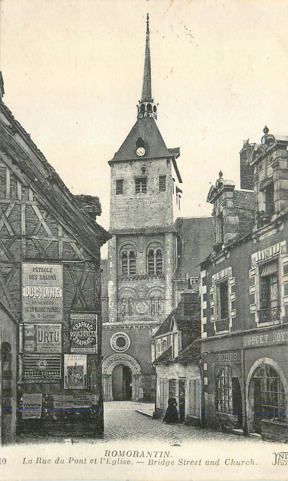 CPA Romorantin La Rue du Pont et l'Eglise