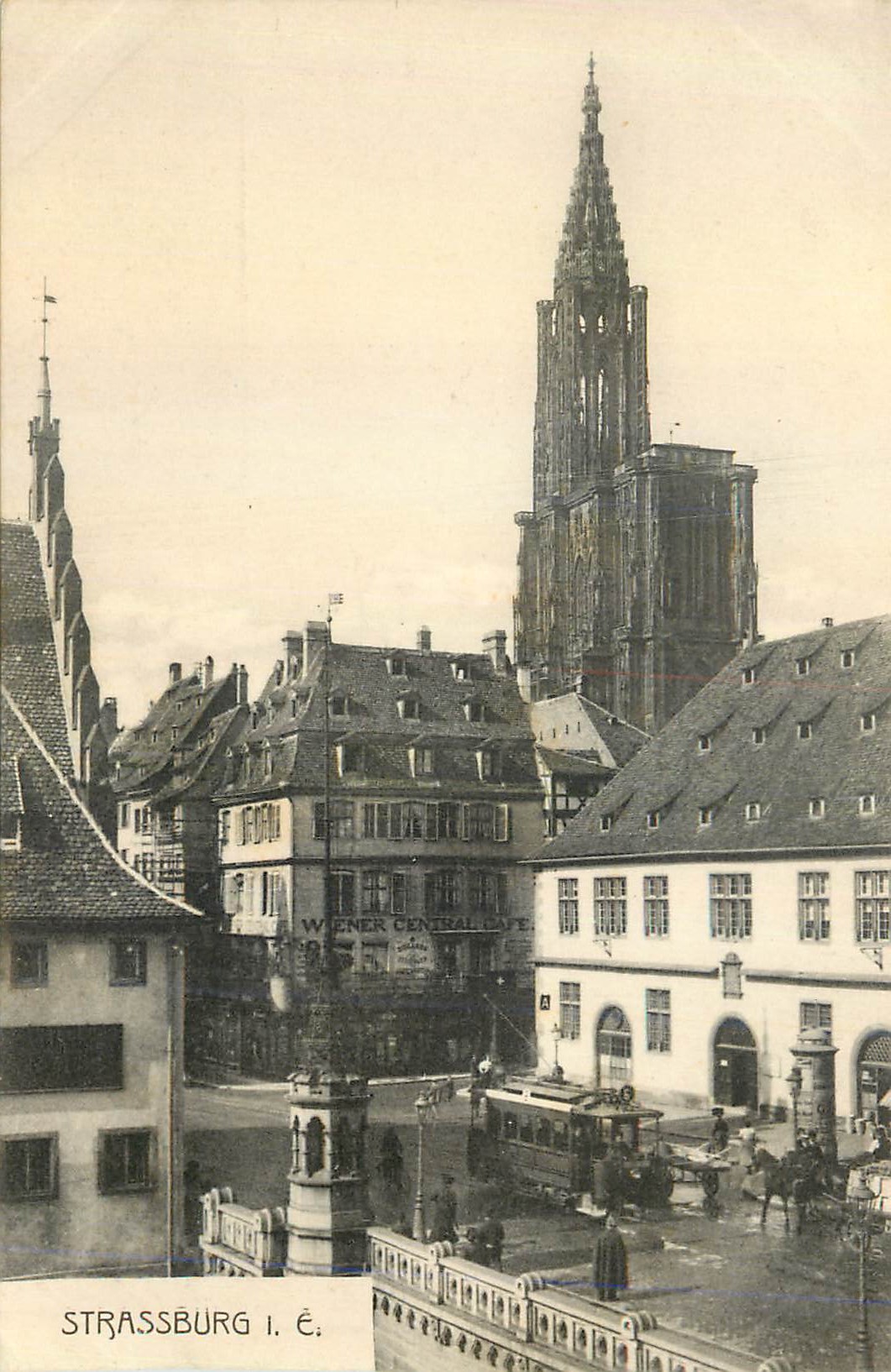 CPA Strassburg Pont des Corbeaux et la Cathedrale Tramway