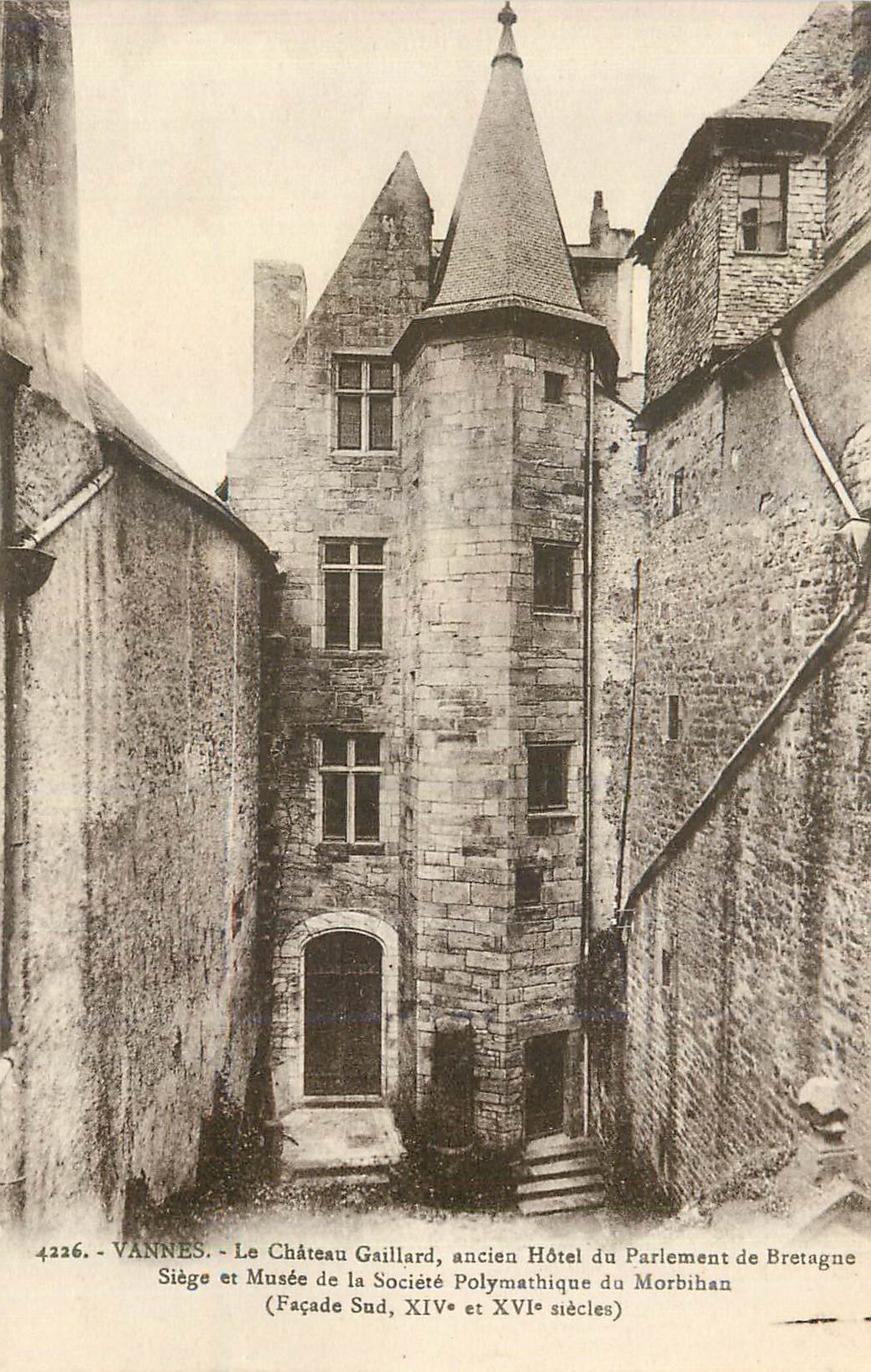 CPA Vannes Le Chateau Gaillard Ancien Hotel du Parlement de Bretagne