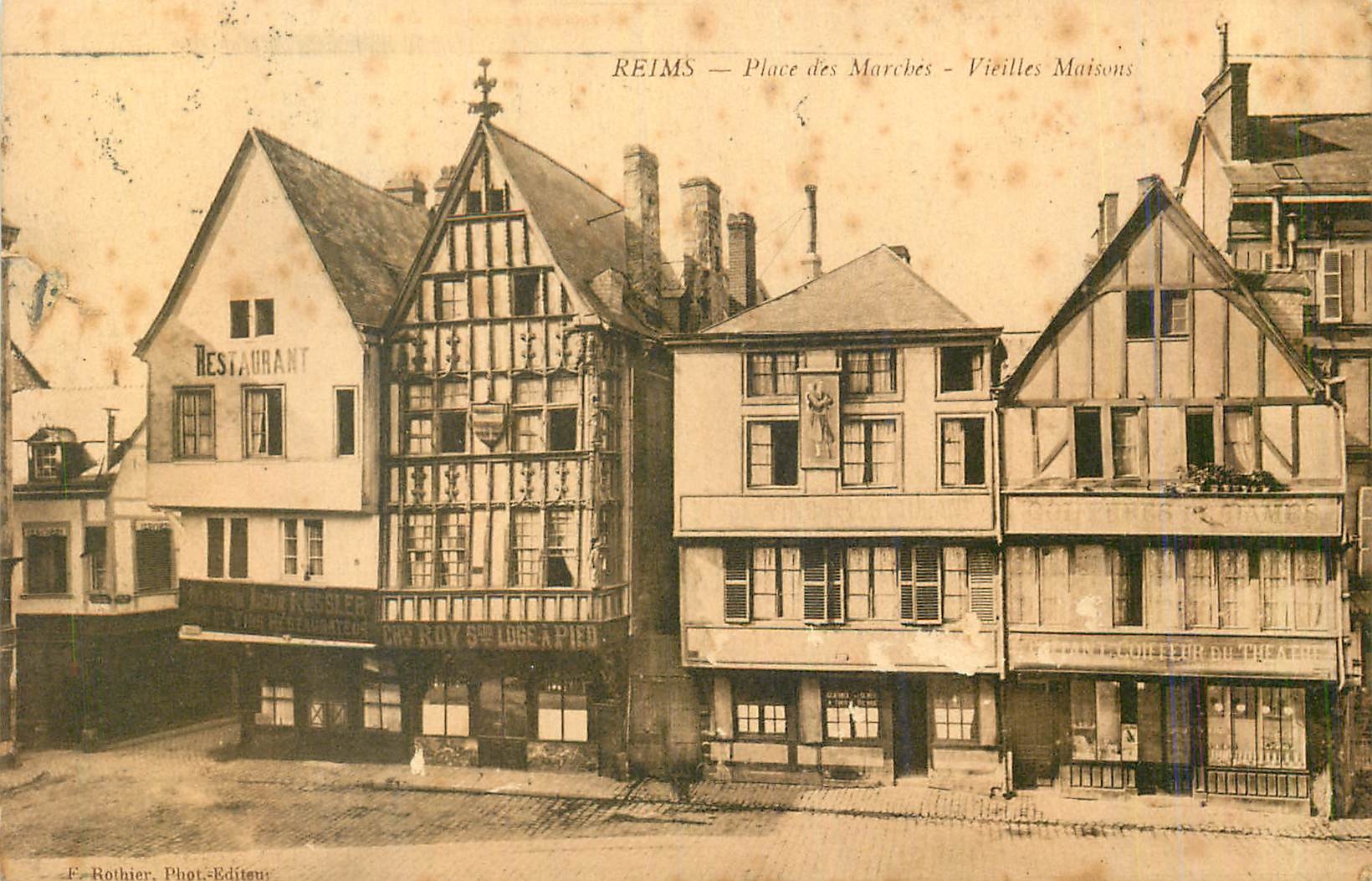 CPA Reims Place de la Marche Vieilles Maisons