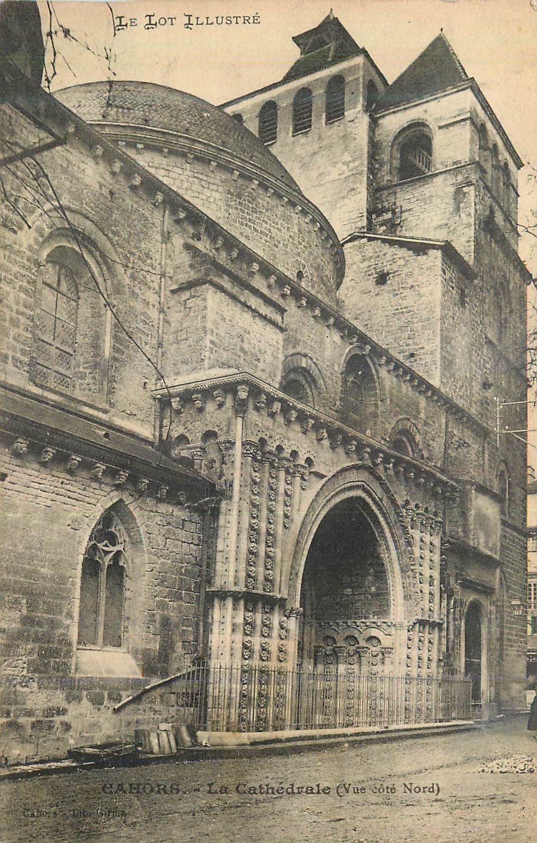 CPA Cahors Le Lot Illustre La Cathedrale (Vue Cote Nord)
