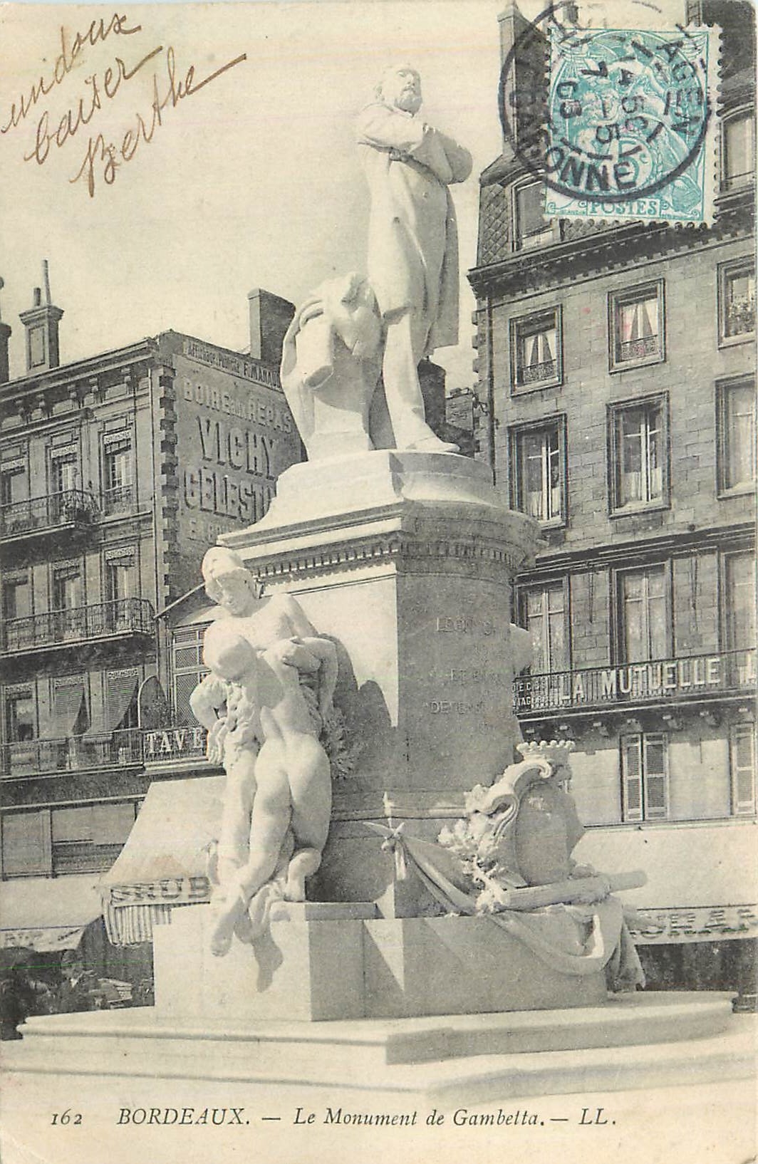 CPA Bordeaux Le Monument de Gambetta