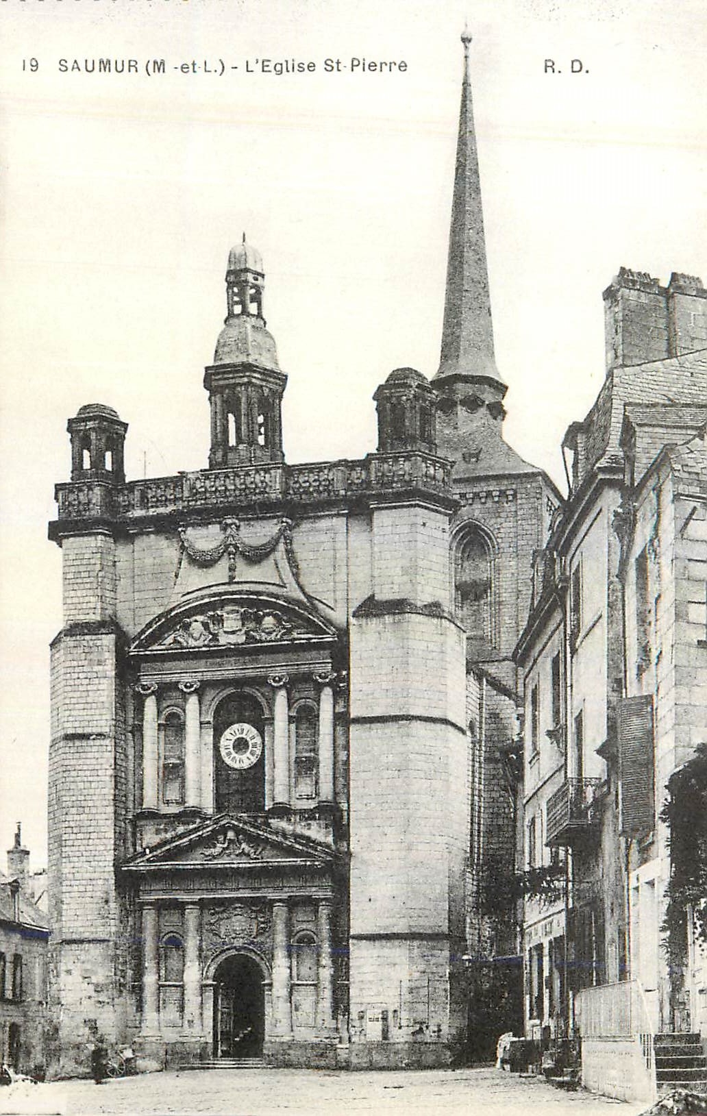 CPA Saumur (M et L) L'Eglise St Pierre