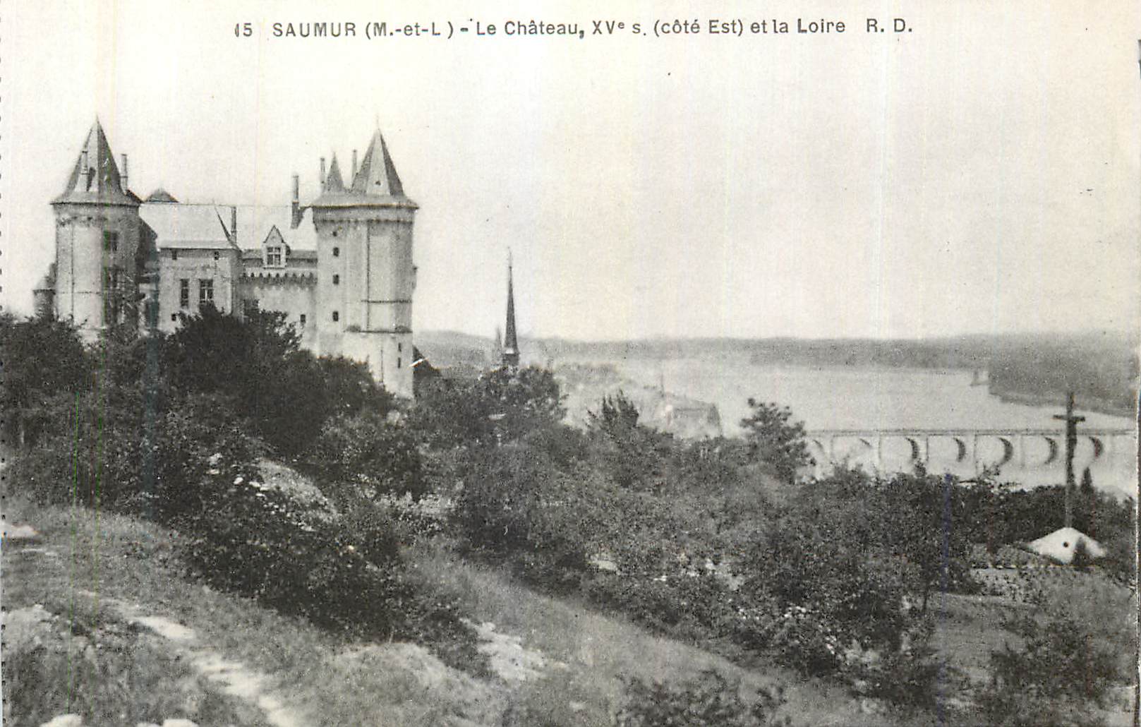 CPA Saumur (M et L) Le Chateau XVe S (Cote Est) et la Loire