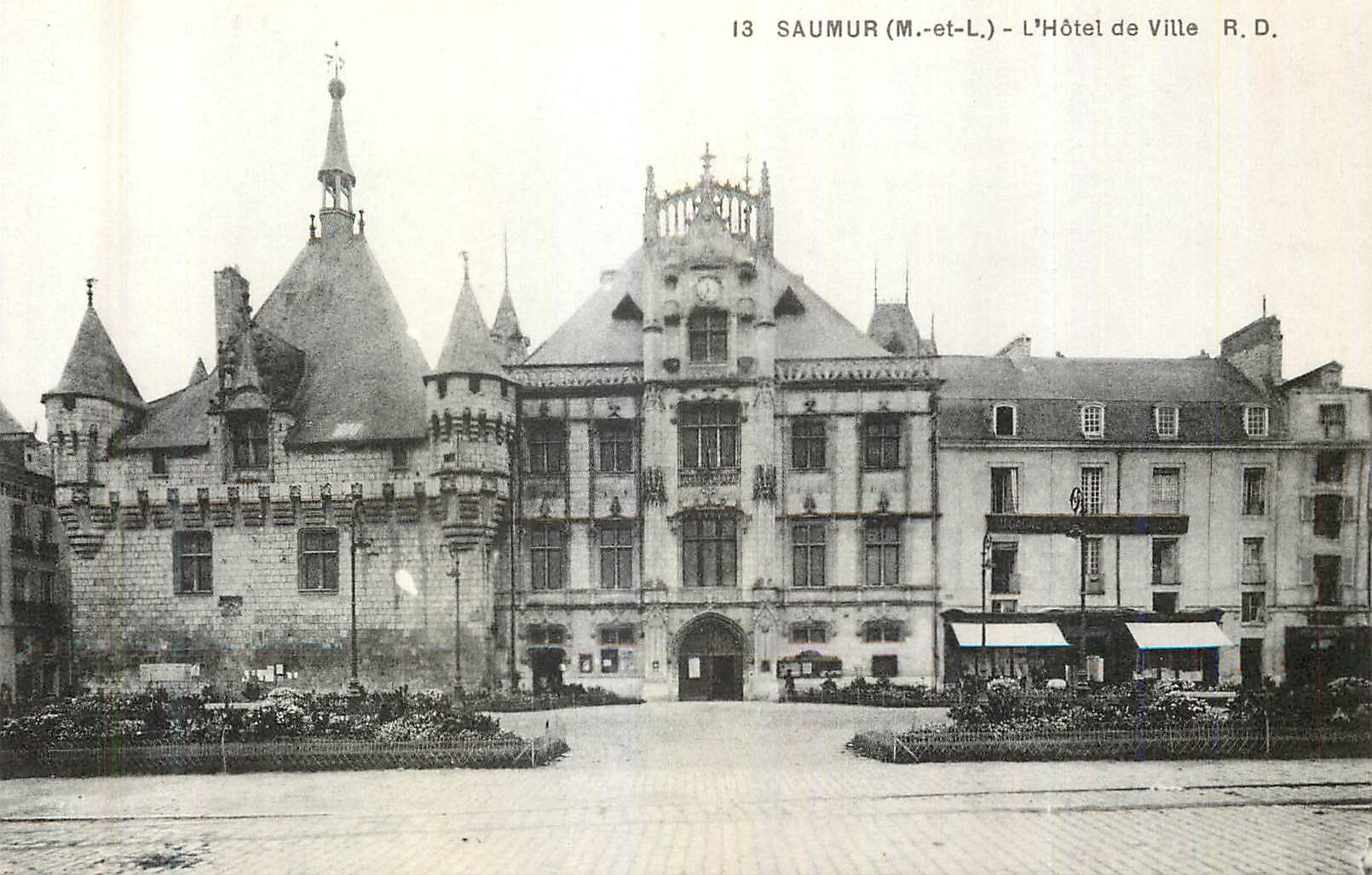 CPA Saumur (M et L) L'Hotel de Ville