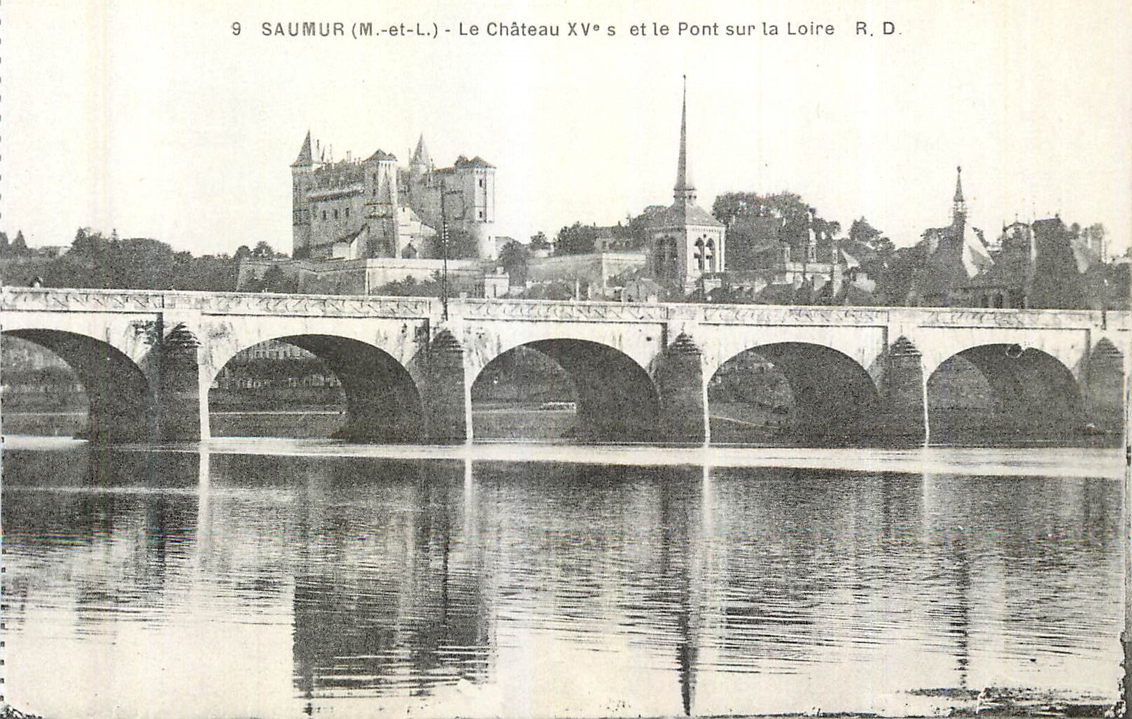 CPA Saumur (M et L) Le Chateau XVe S et Pont sur la Loire