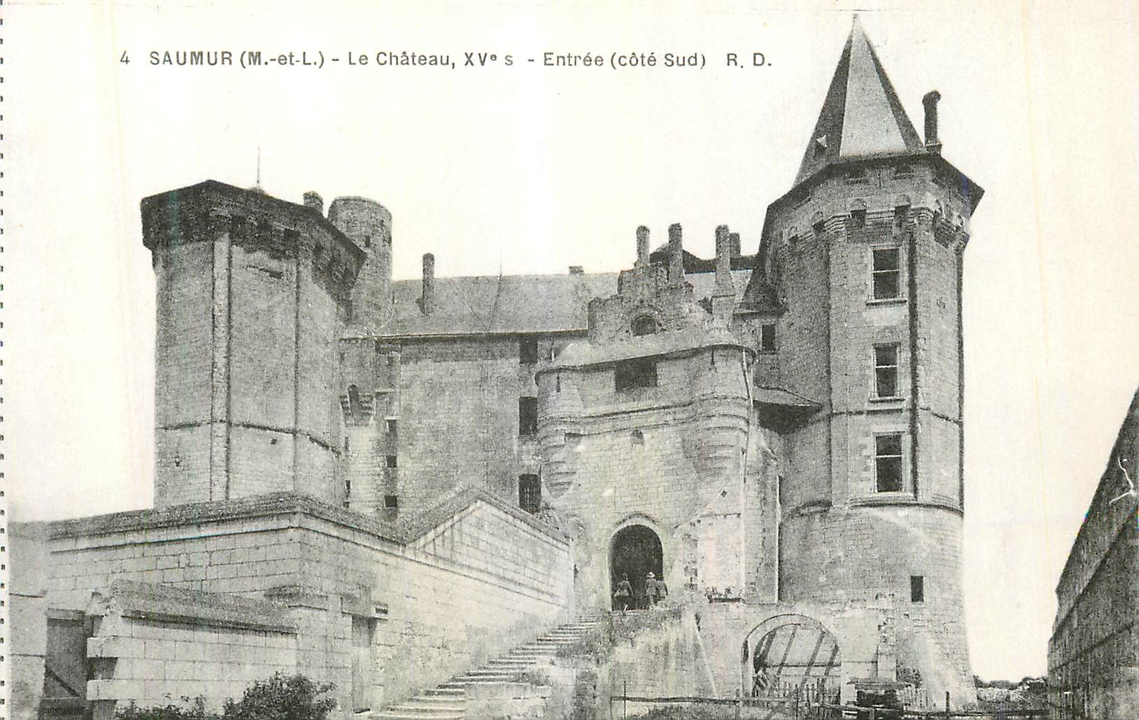 CPA Saumur (M et L) Le Chateau XVe S Entree (Cote Sud)