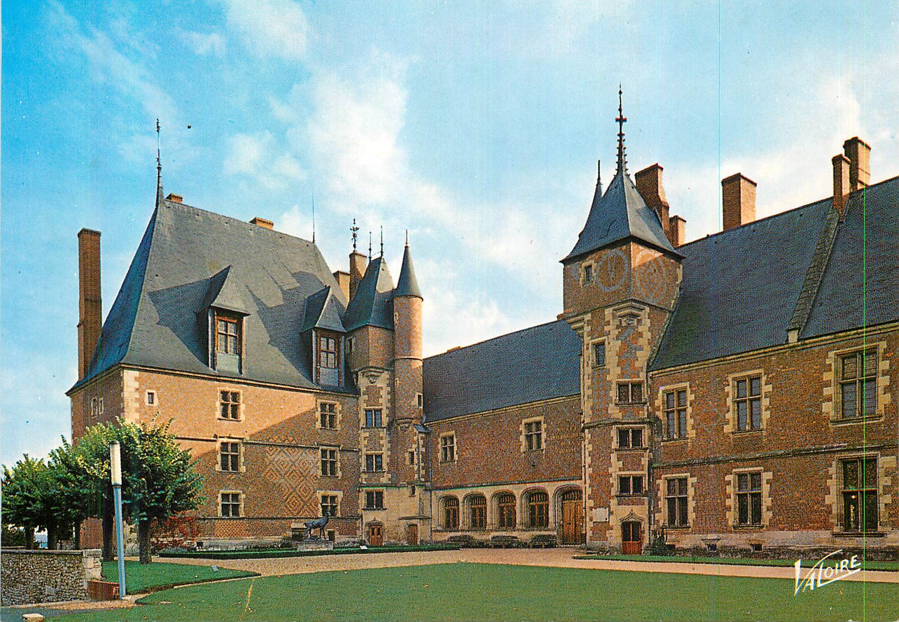 CPA Gien (Loiret) les Merveilles du Val de Loire le Musee International de la Chasse