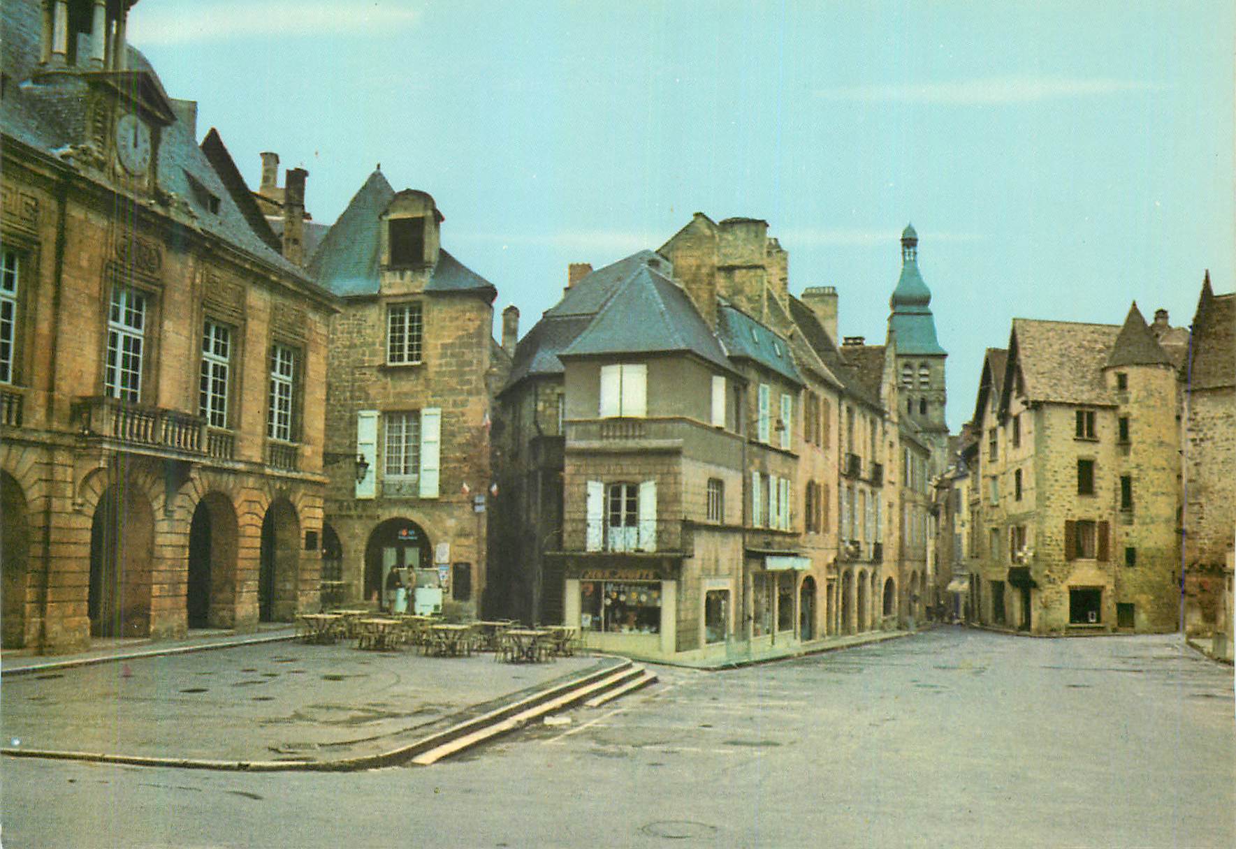 CPM Sarlat (Dordogne) dans la Cite Medievale