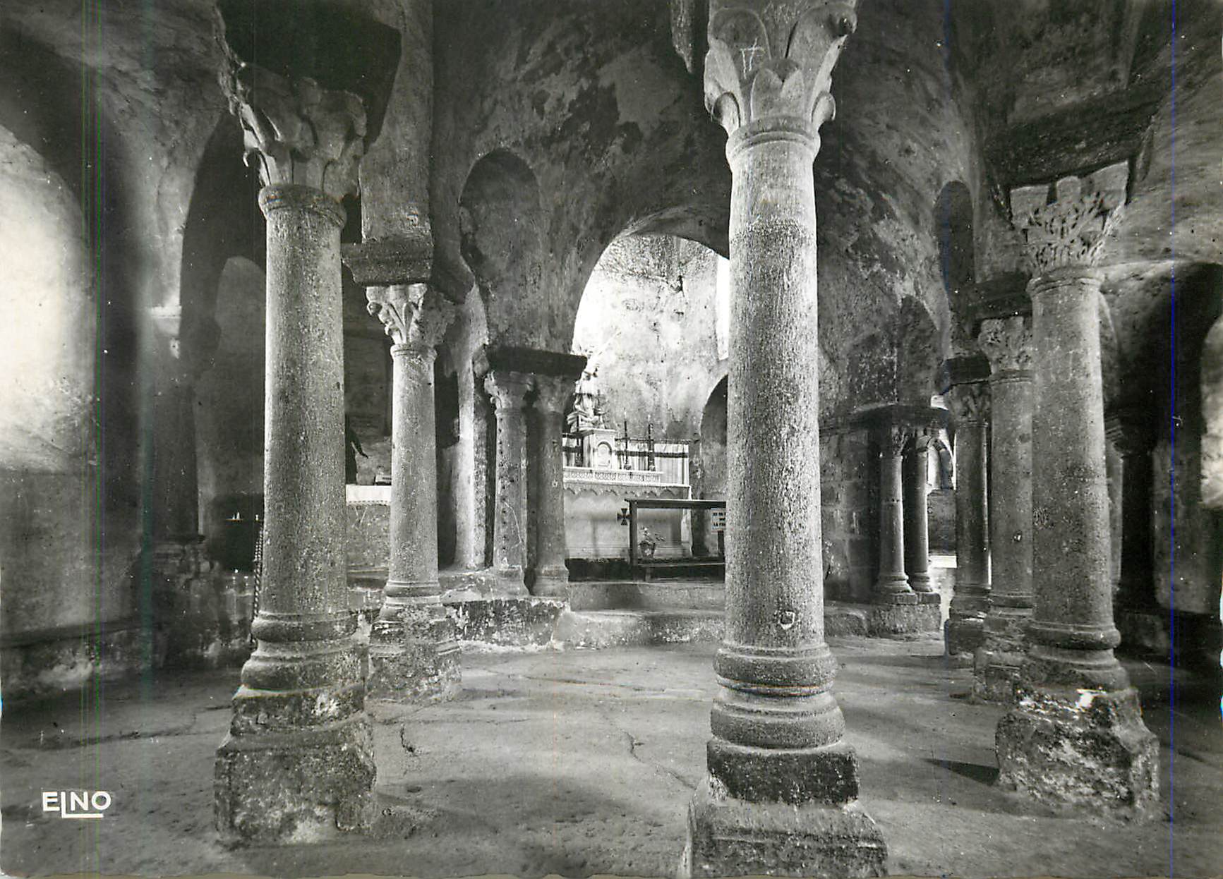 CPM le Puy en Velay (H L) alt 630m Interieur de la Chapelle Saint Michel