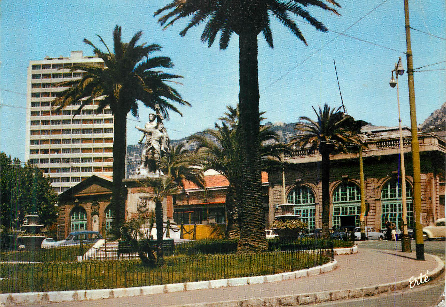 Toulon — Place Albert 1er et la Gare — Éditeur : Éditions Arts Graphiques