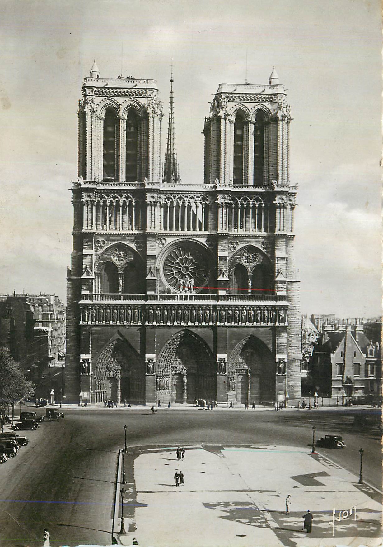 CPM Paris en Flanant Notre Dame et Place du Parvis