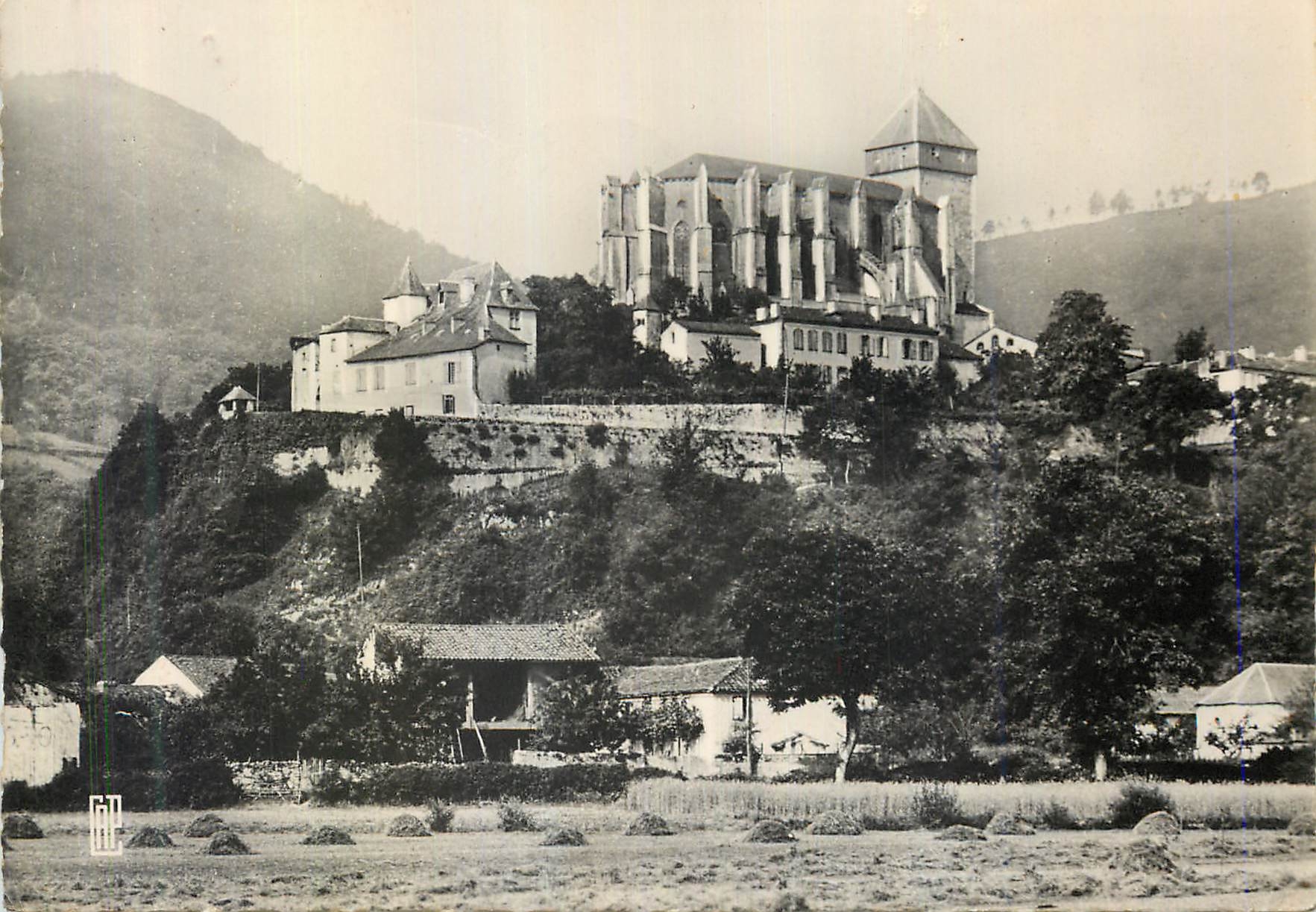 Saint-Bertrand-de-Comminges — Vue générale — ST-BERTRAND de-COMMINGES (50)