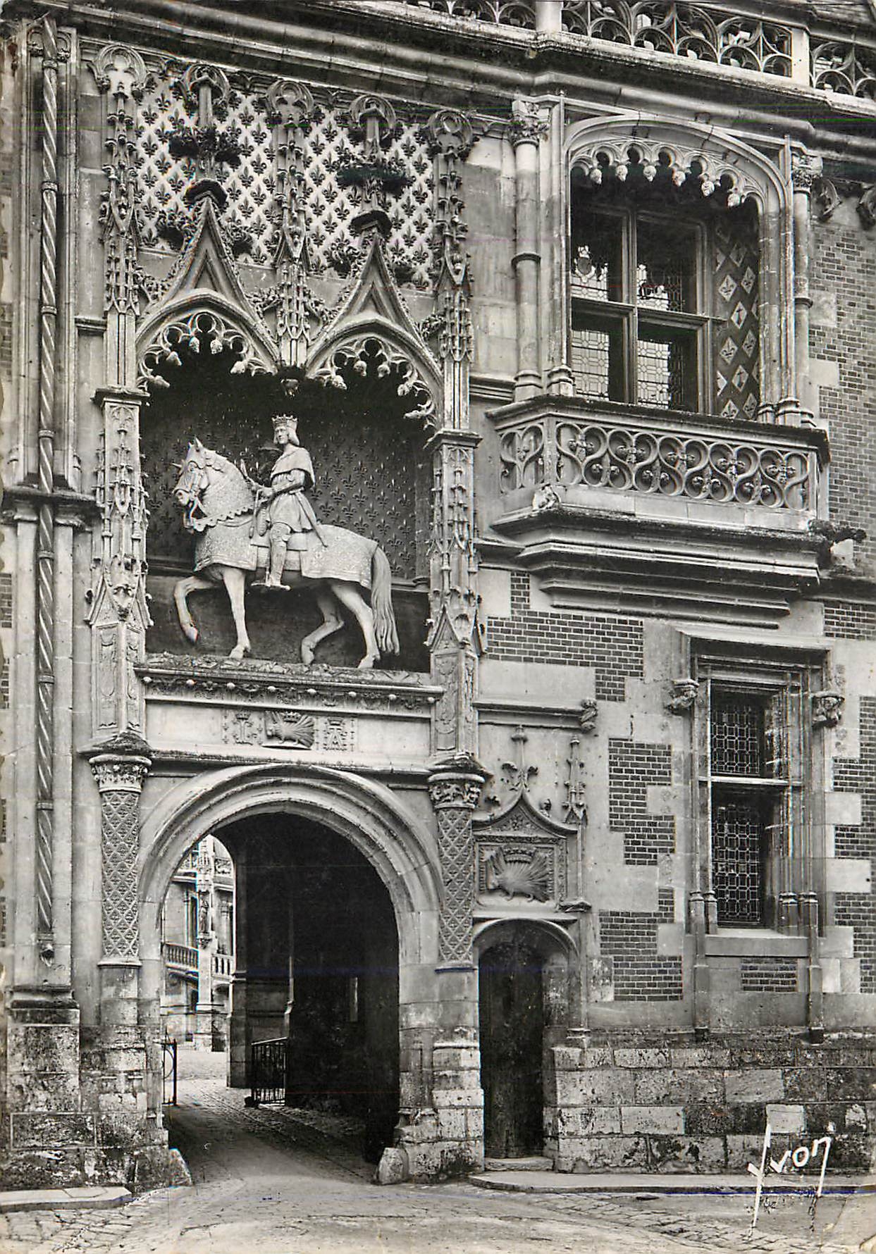 CPM Blois (Loir et Cher) Portail du Chateau Facade Louis XII