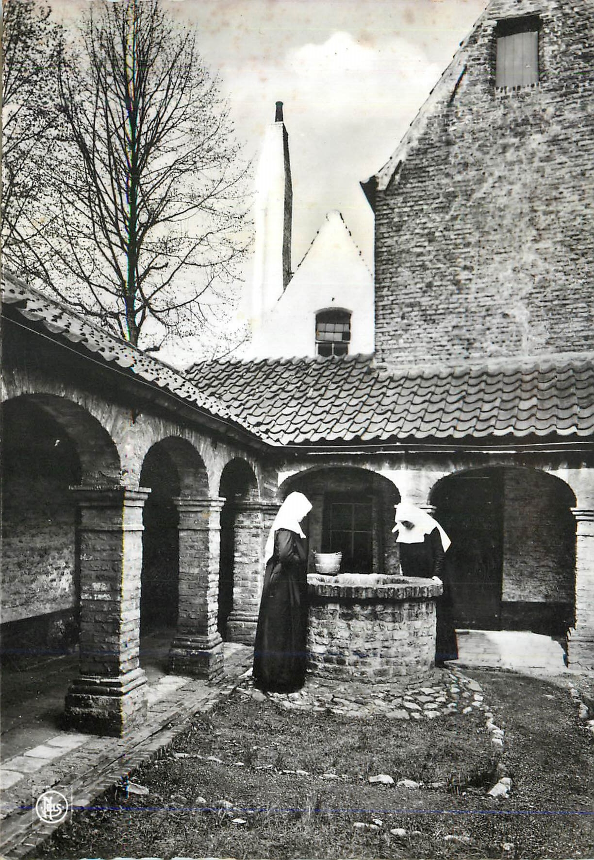 CPM Bruges Au Beguinage de Bruges Coin du Cloitre
