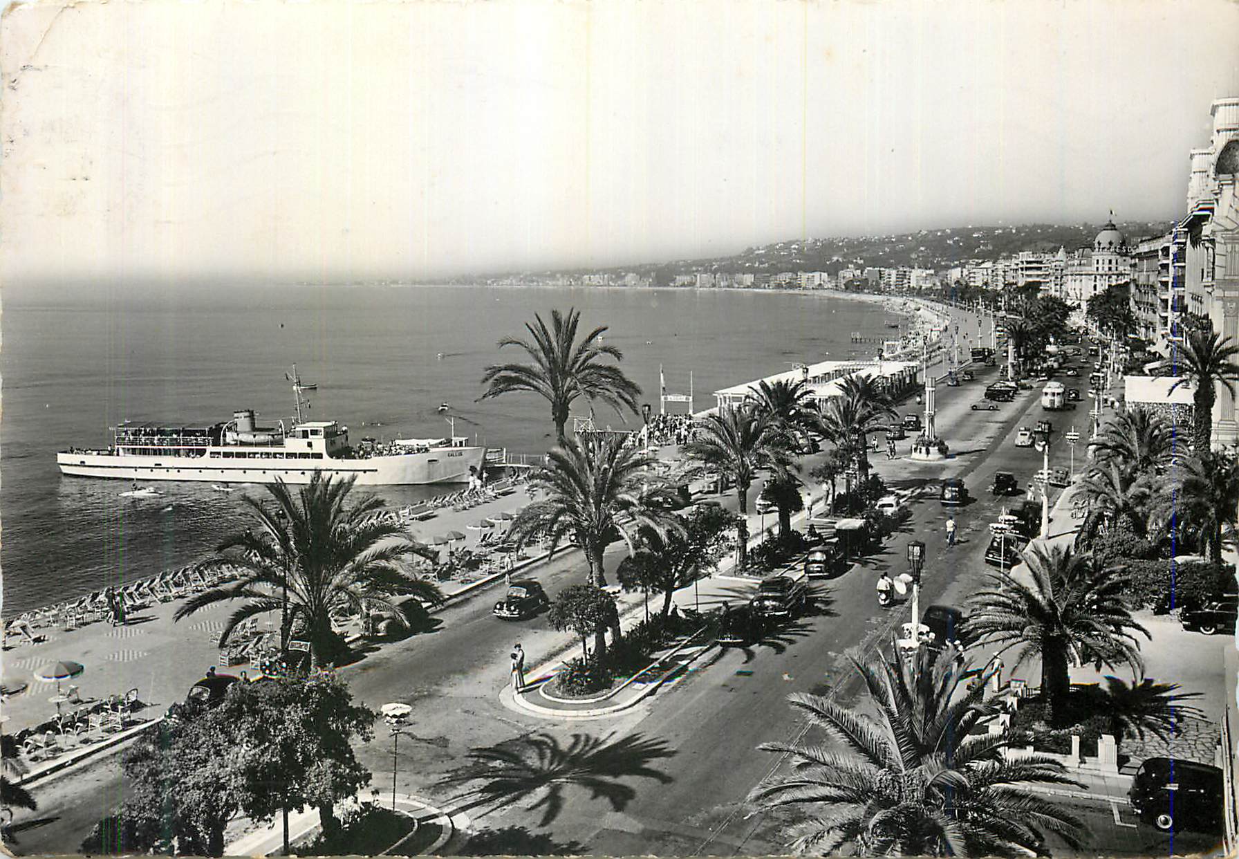 CPM Nice La Promenade des Anglais et la Baie des Anges Bateau