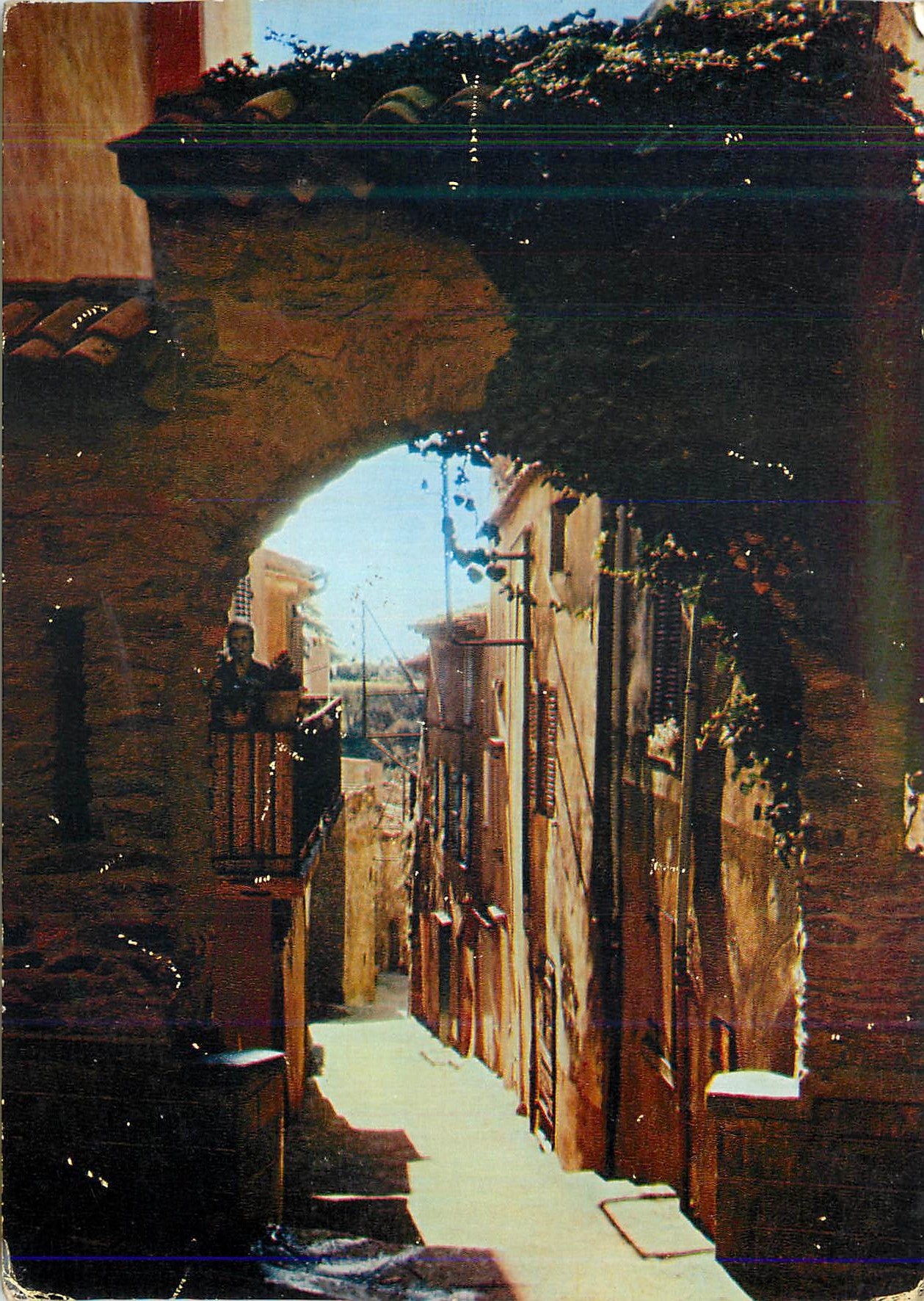 CPM La Provence Pittoresque Une Vieille Rue