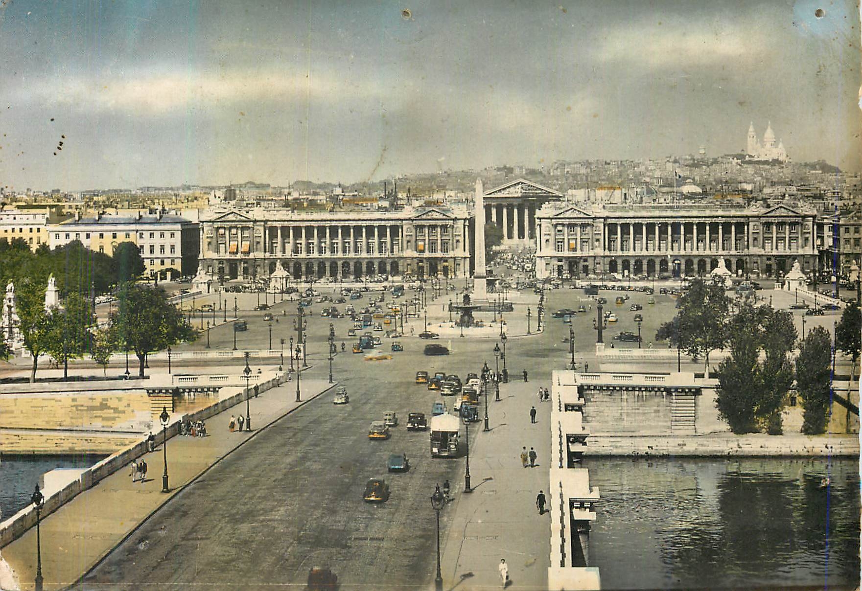 CPM Paris La Place de la Concorde Au Fond Le Sacre Coeur de Montmartre