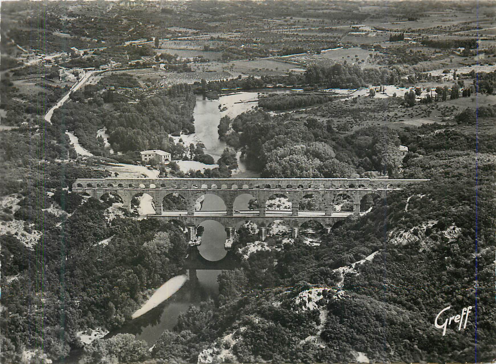 Pont du Gard — Ensemble du Pont Romain — Greff