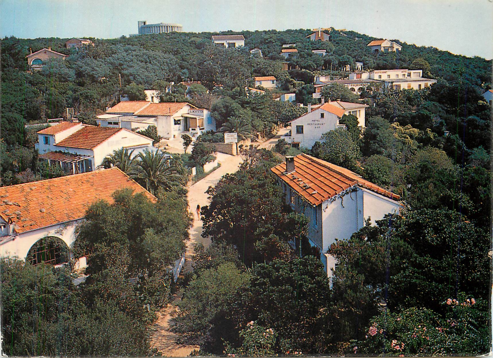 CPA Ile de Levant le Centre Ville Lumiere et Beaute de la Cote d'Azur