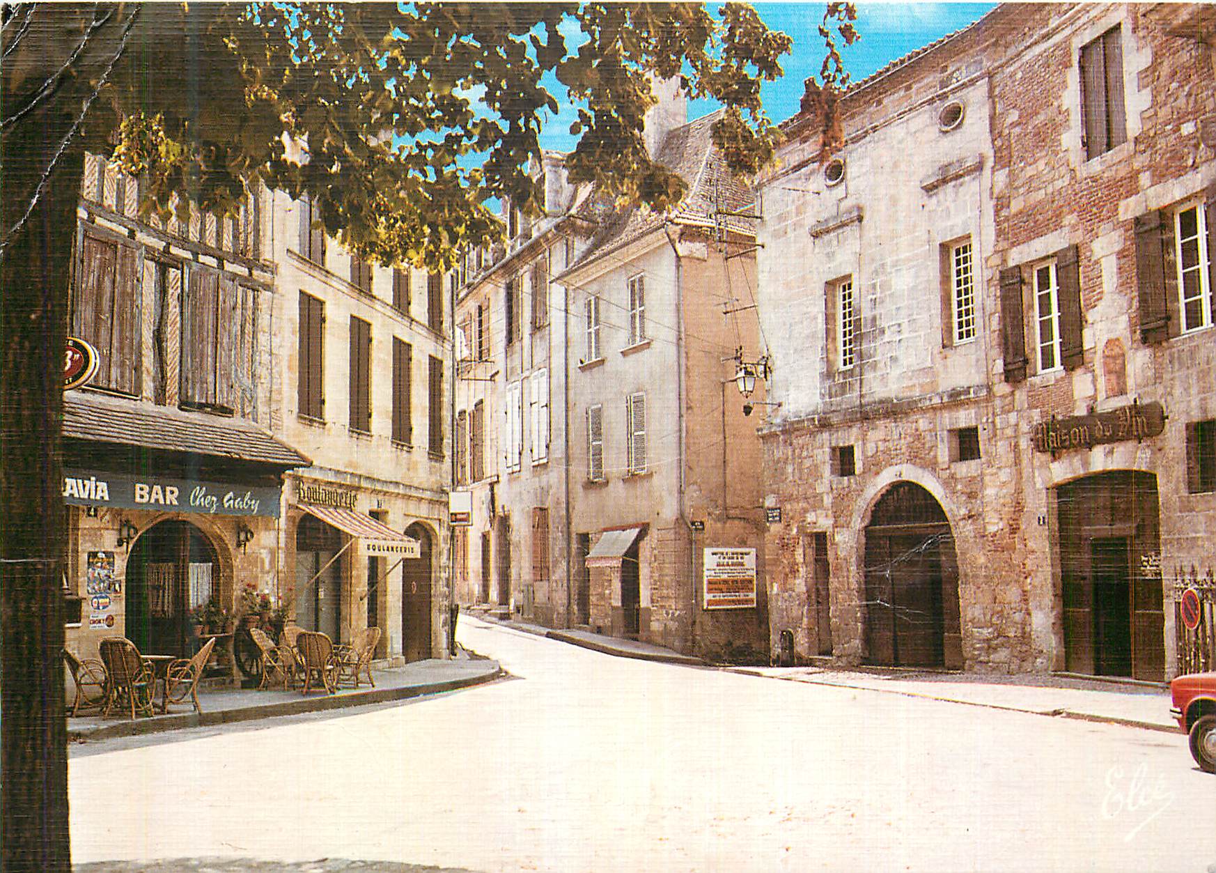 CPA Bergerac les Vieux Quartiers avec la Maison des Vins
