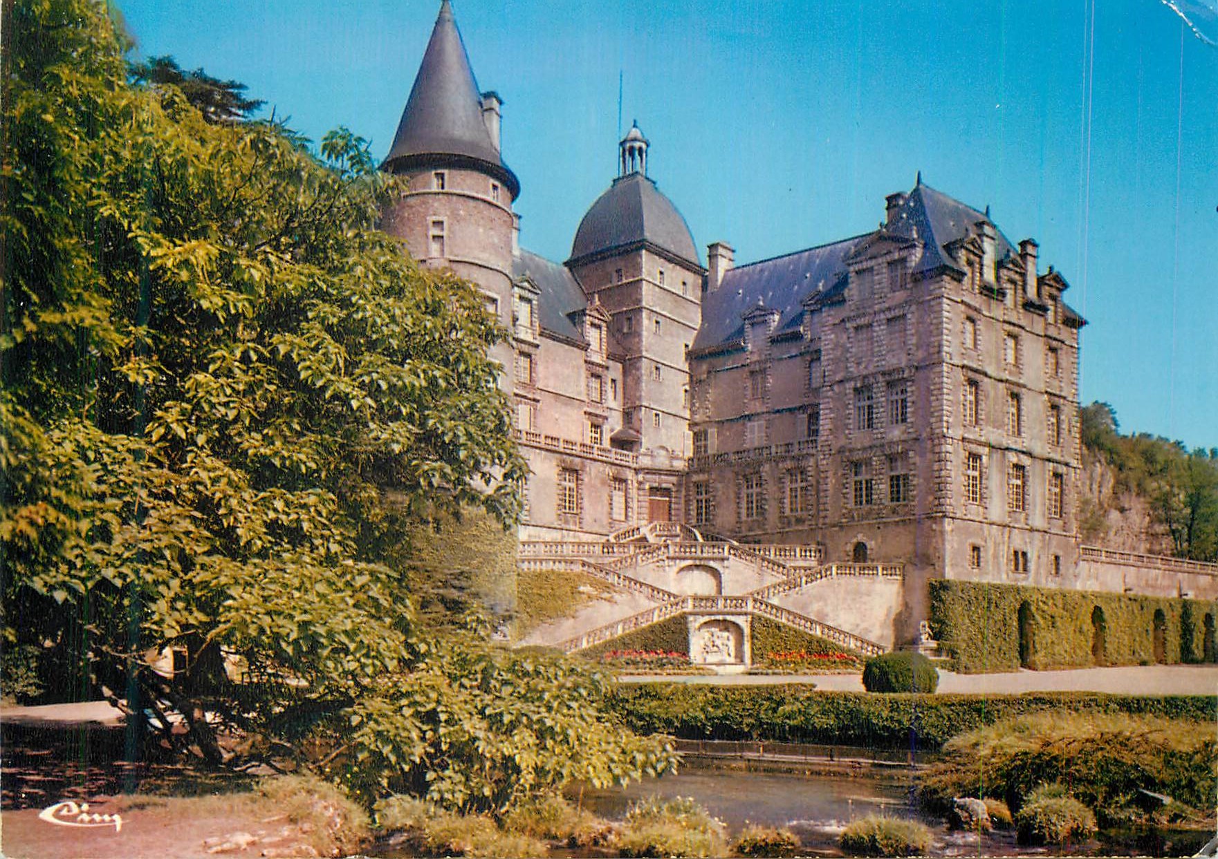 Château de Vizille — Le château et l'escalier monumental, vue de la pièce d'eau — CIMCOLOR
