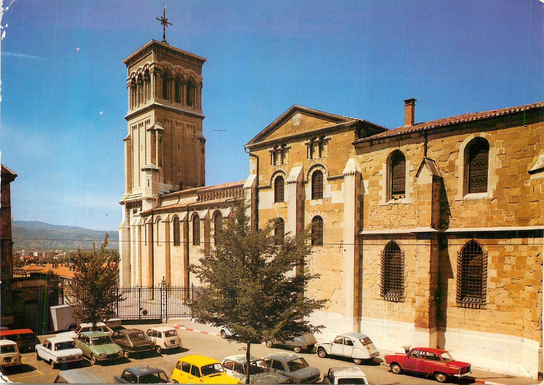 CPM Valence sur Rhone (Drome) Cathedrale Saint Appolinaire