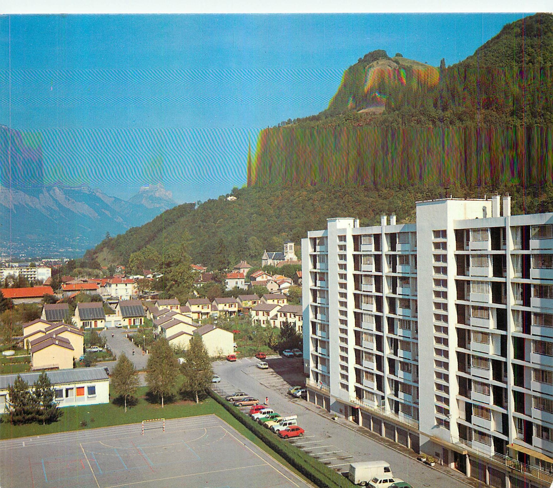 Saint-Martin-d'Hères (38 - Isère) — Le village, quartier Les Anémones — Au fond, la Dent de Crolles — Éditions Martin d'Hères, n° 38 KCD 11