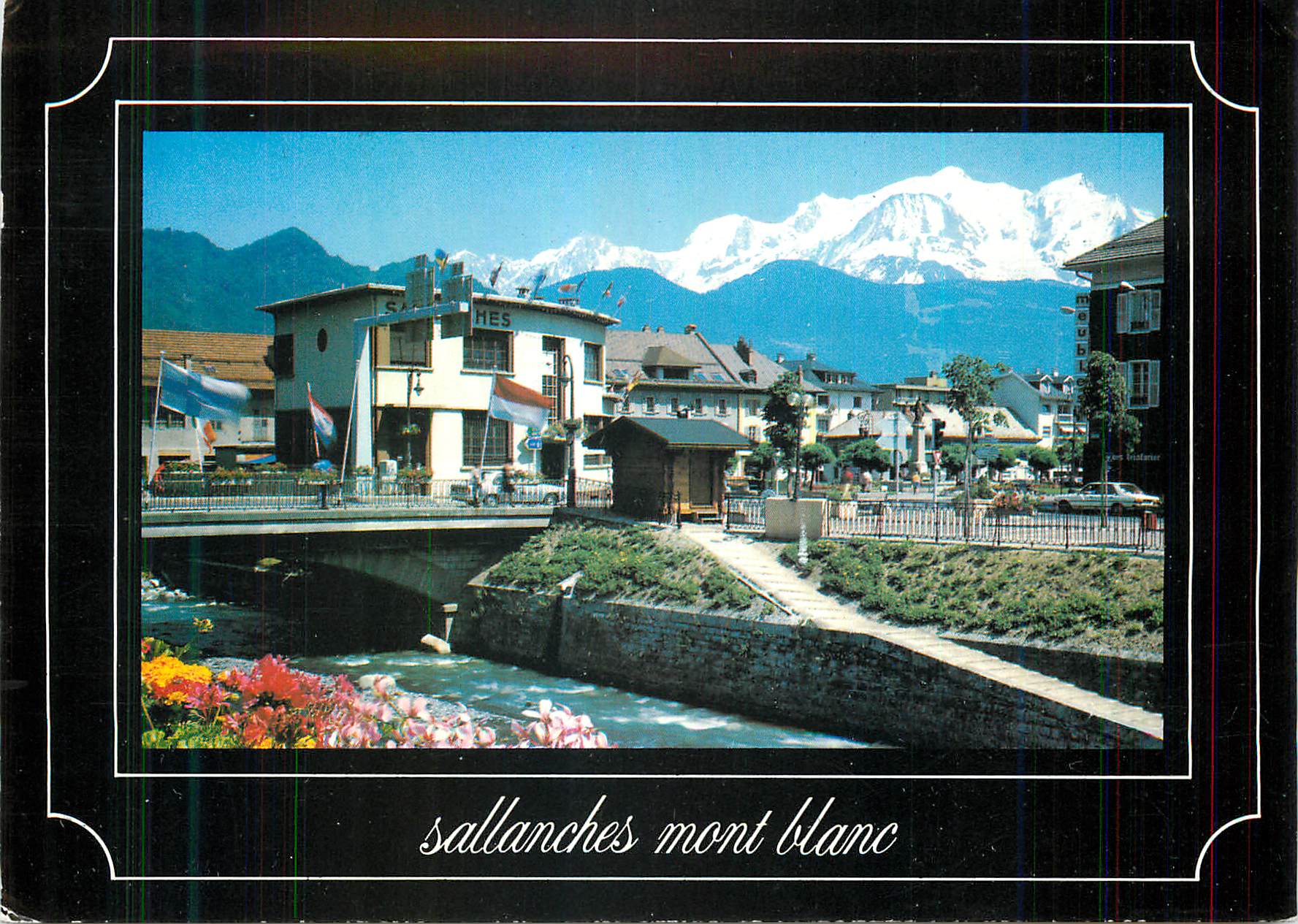 Sallanches Mont Blanc — vue du village avec le Mont Blanc en arrière-plan — Éditions du Mont Blanc
