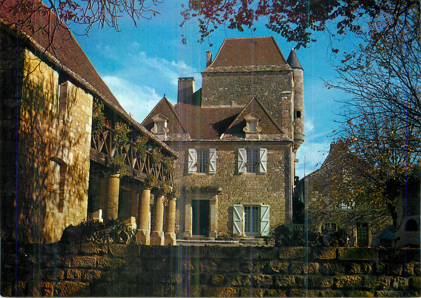 Domme — La Halle et la Maison du Gouverneur, XVIe siècle — IRIS